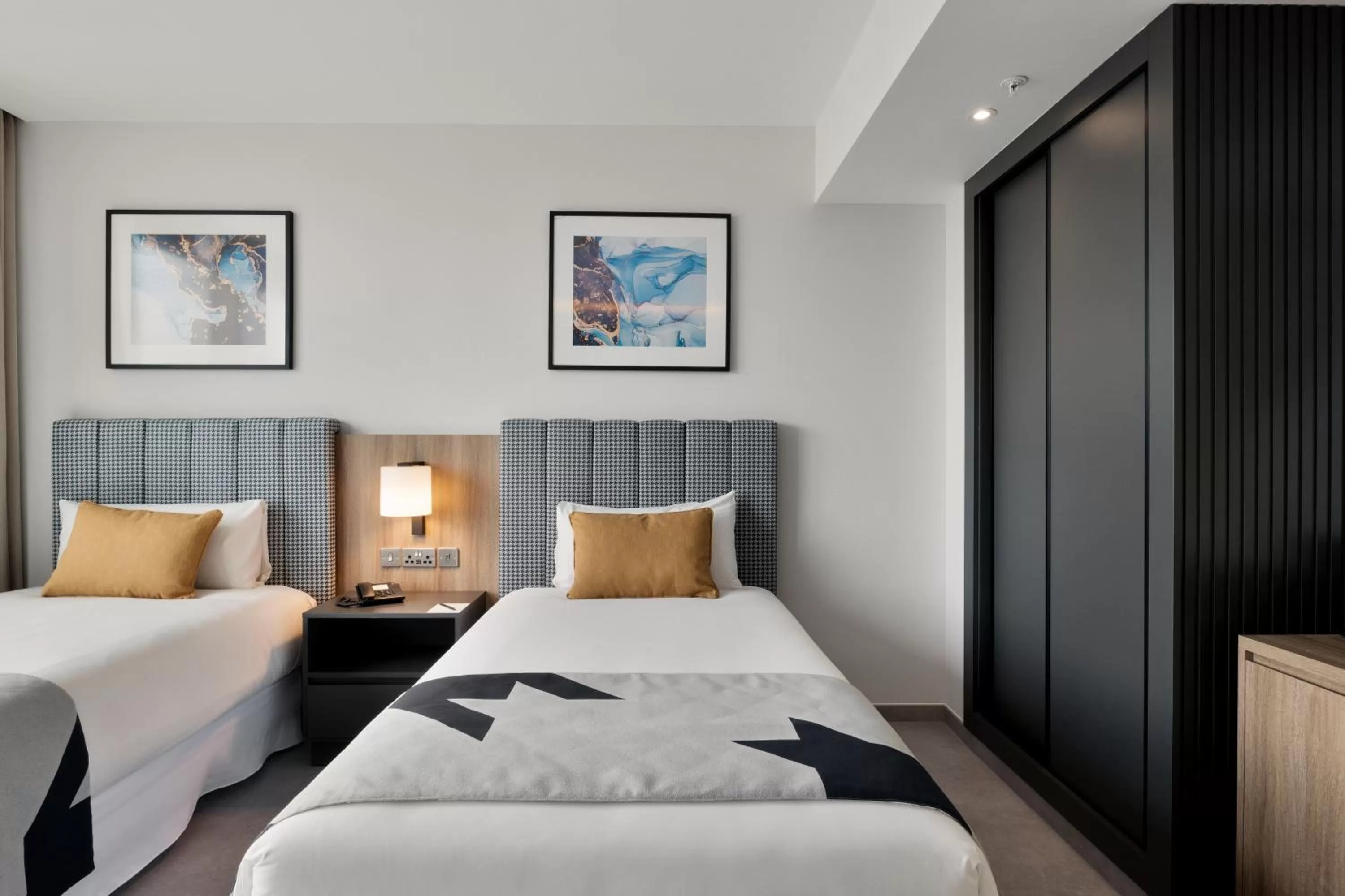 Bed in Riu Plaza London Victoria