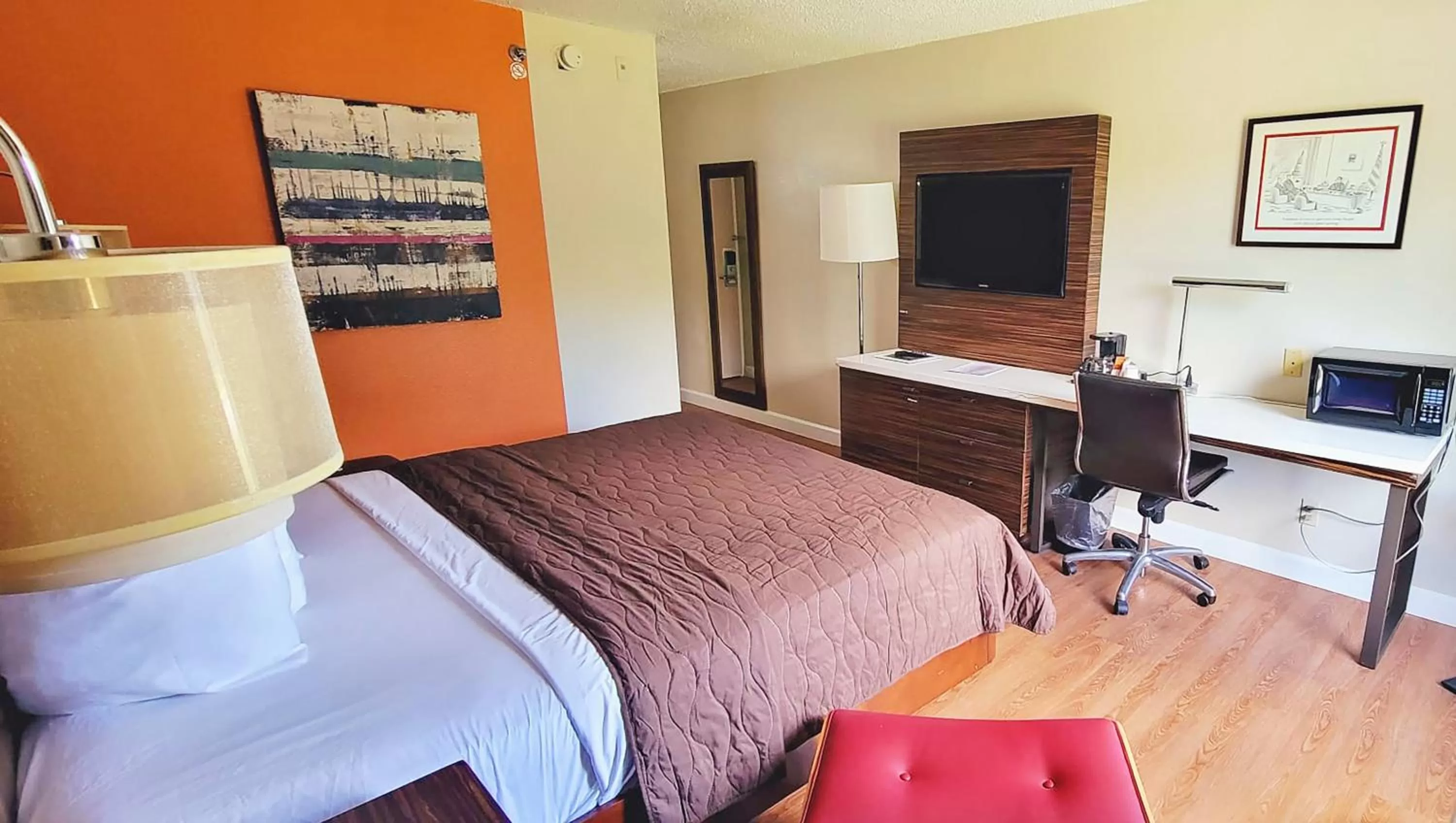 Photo of the whole room, Bed in Studios & Suites 4 Less Charlotte