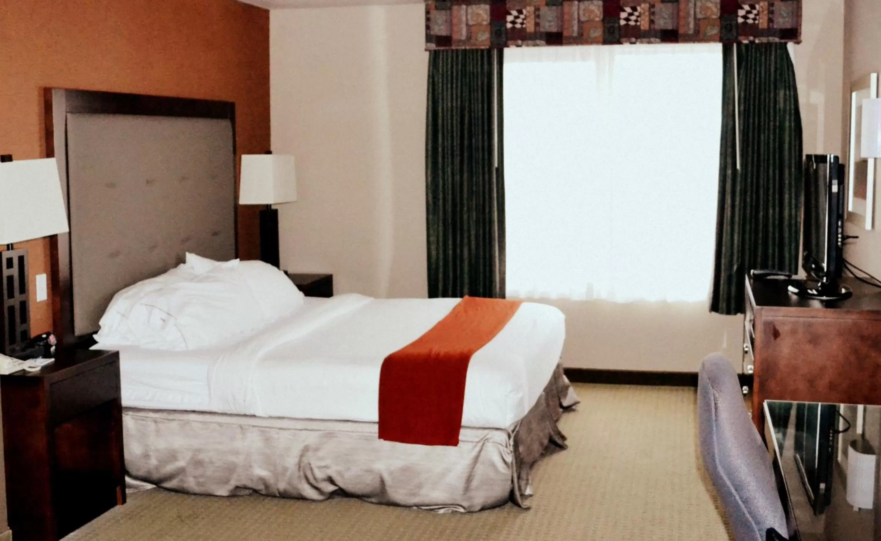 Photo of the whole room, Bed in Holiday Inn Express & Suites Bozeman West by IHG