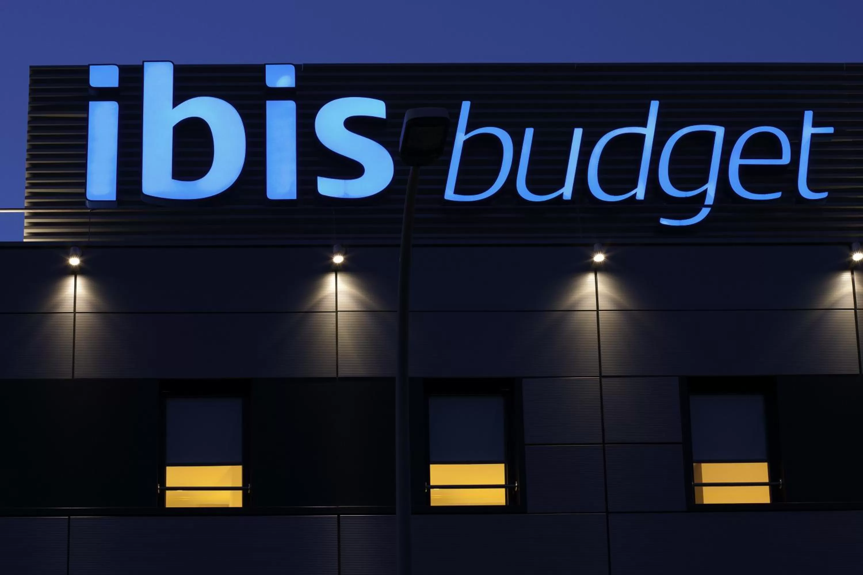 Property logo or sign in ibis budget Bordeaux Centre Bastide
