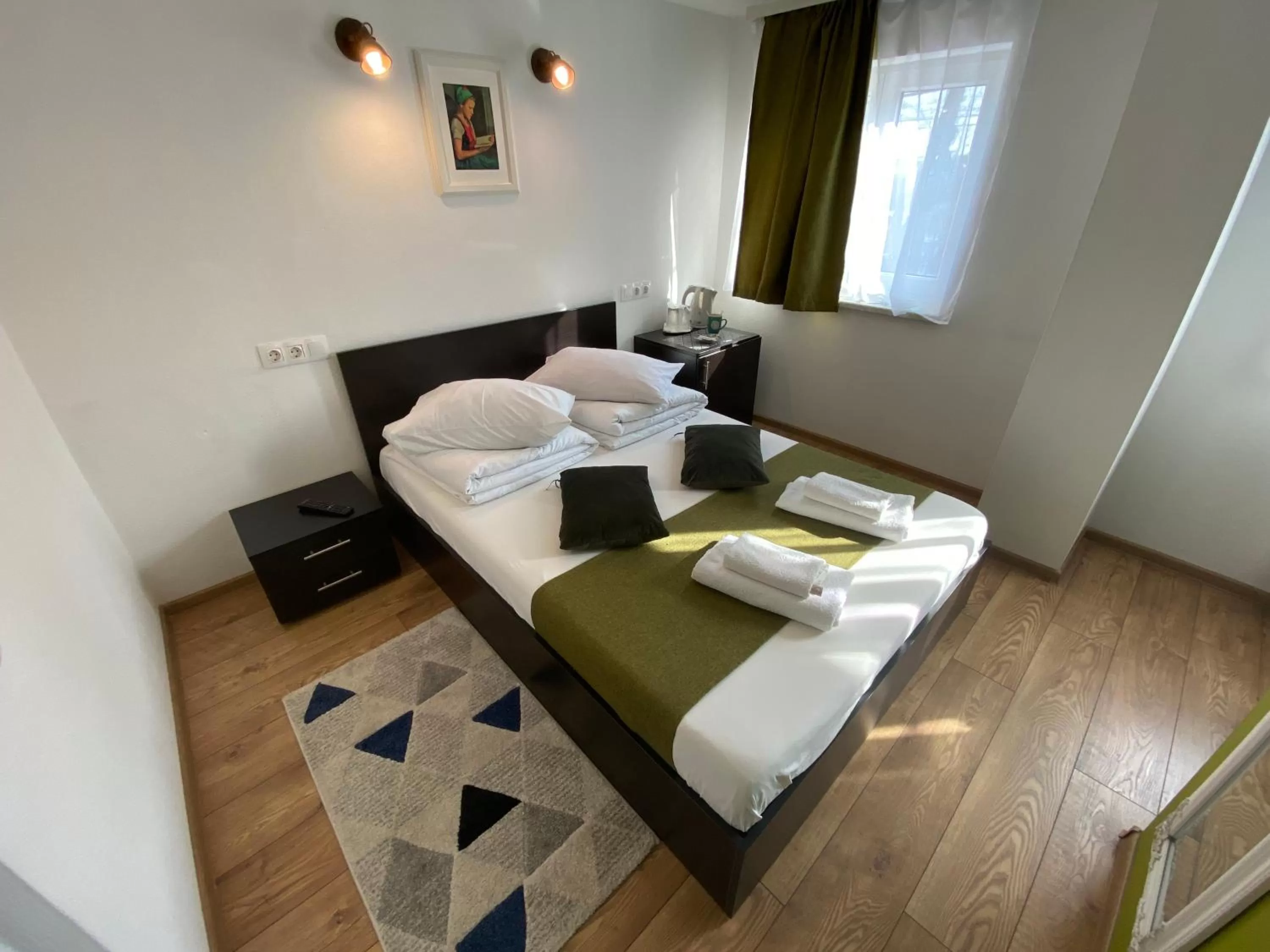 Photo of the whole room, Bed in Pensiunea Pictorilor