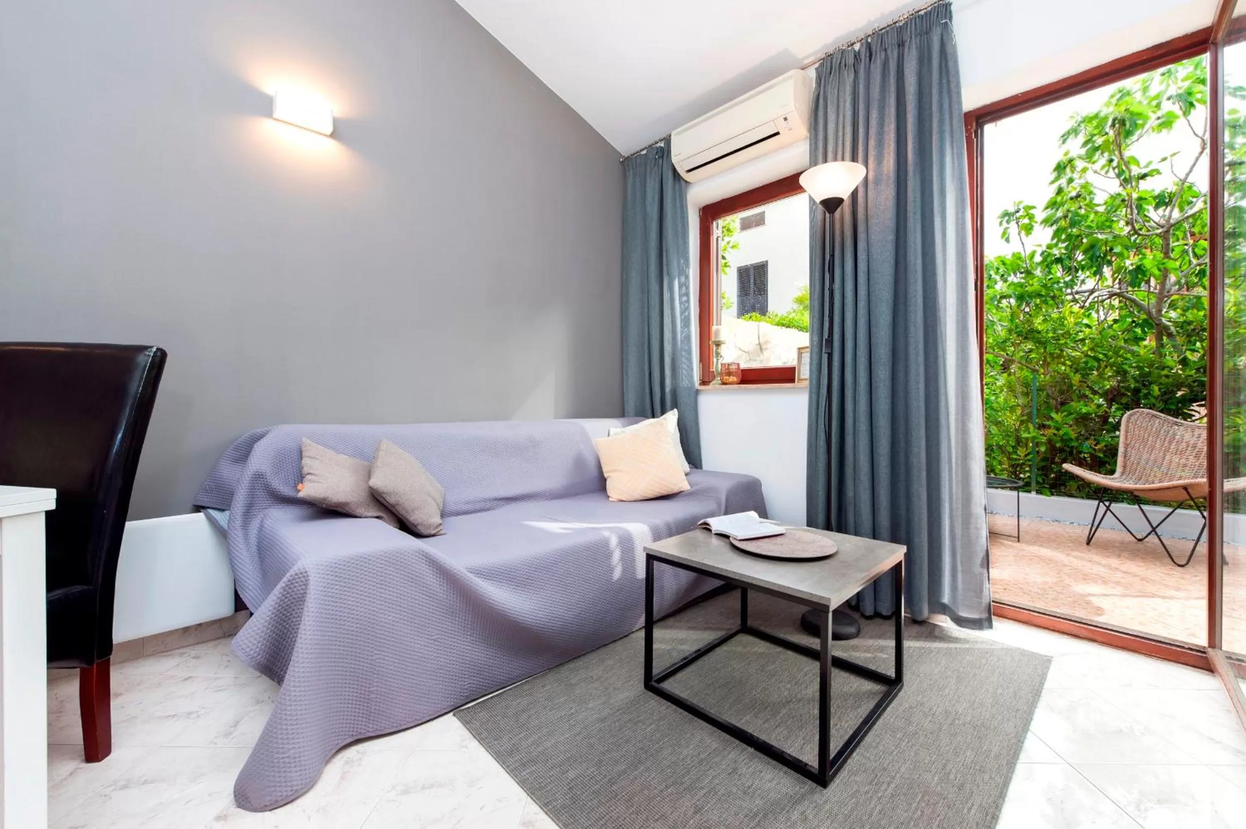 Bed in Villa B&B Marina & Parking Free