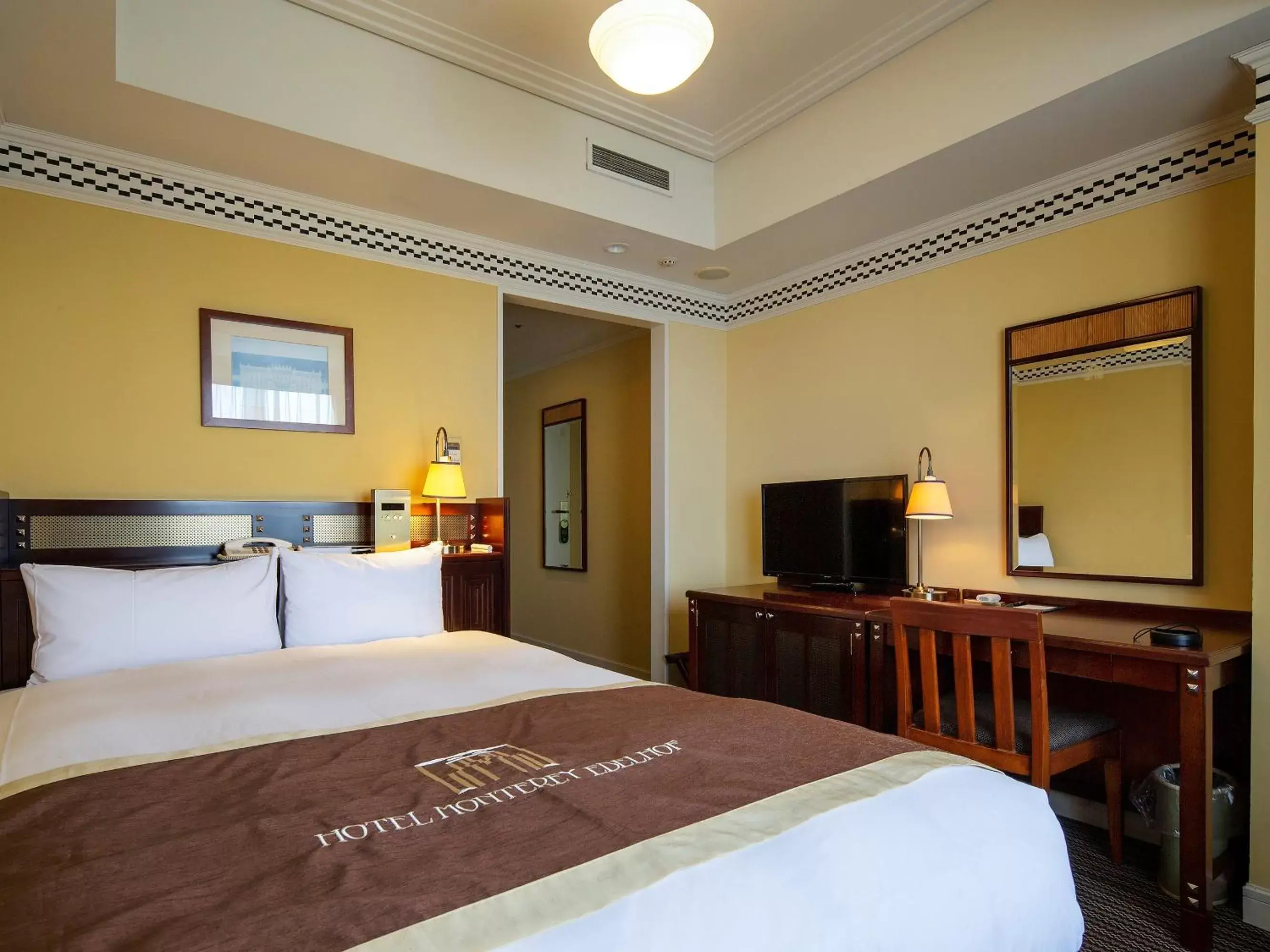 Double Room with Small Double Bed - Main Building - Non-Smoking in Hotel Monterey Edelhof Sapporo Double Room with Small Double Bed - Main Building - Non-Smoking in Hotel Monterey Edelhof Sapporo