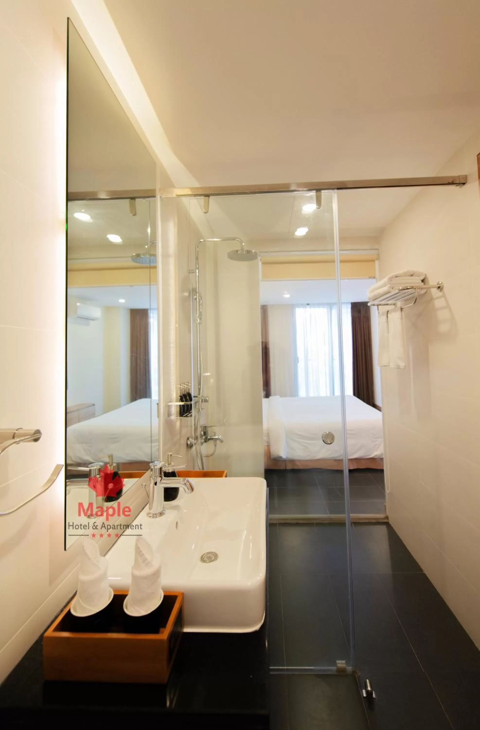 Shower, Bed in Maple Hotel & Apartment