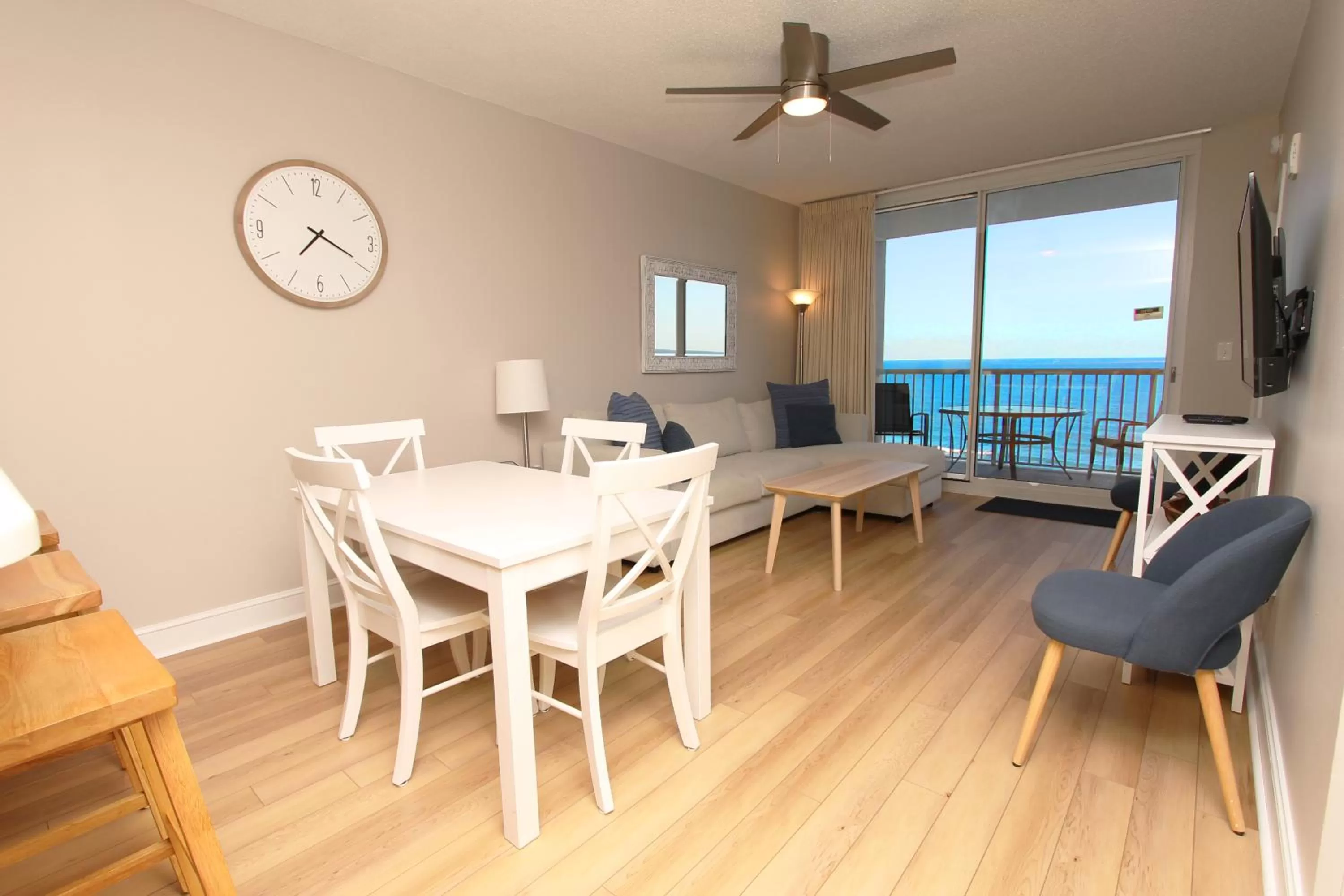 Balcony/Terrace, Dining Area in Majestic Beach Resort, Panama City Beach, Fl