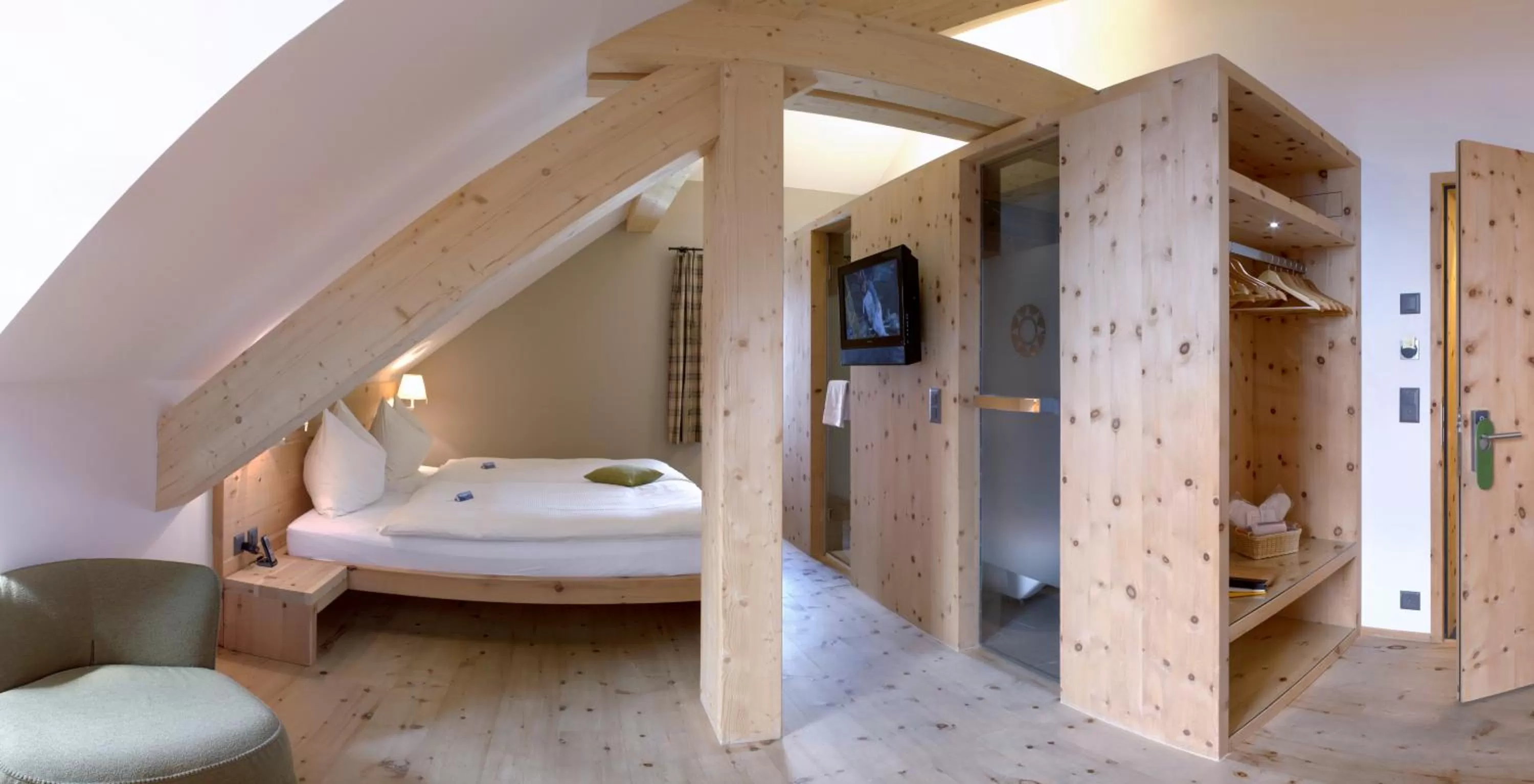 Photo of the whole room, Bed in Romantik Hotel Muottas Muragl