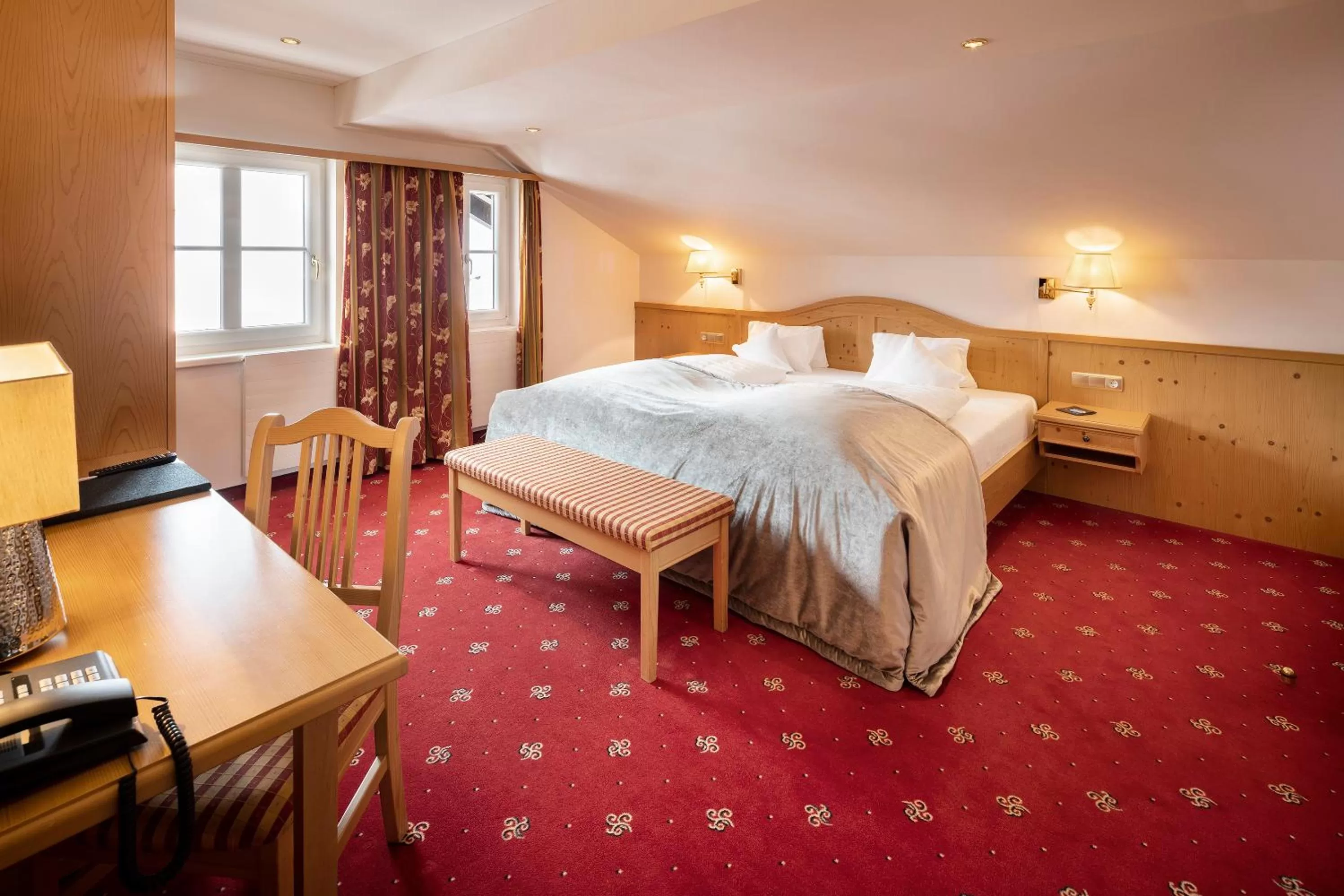 Bed in Hotel Tannbergerhof im Zentrum von Lech