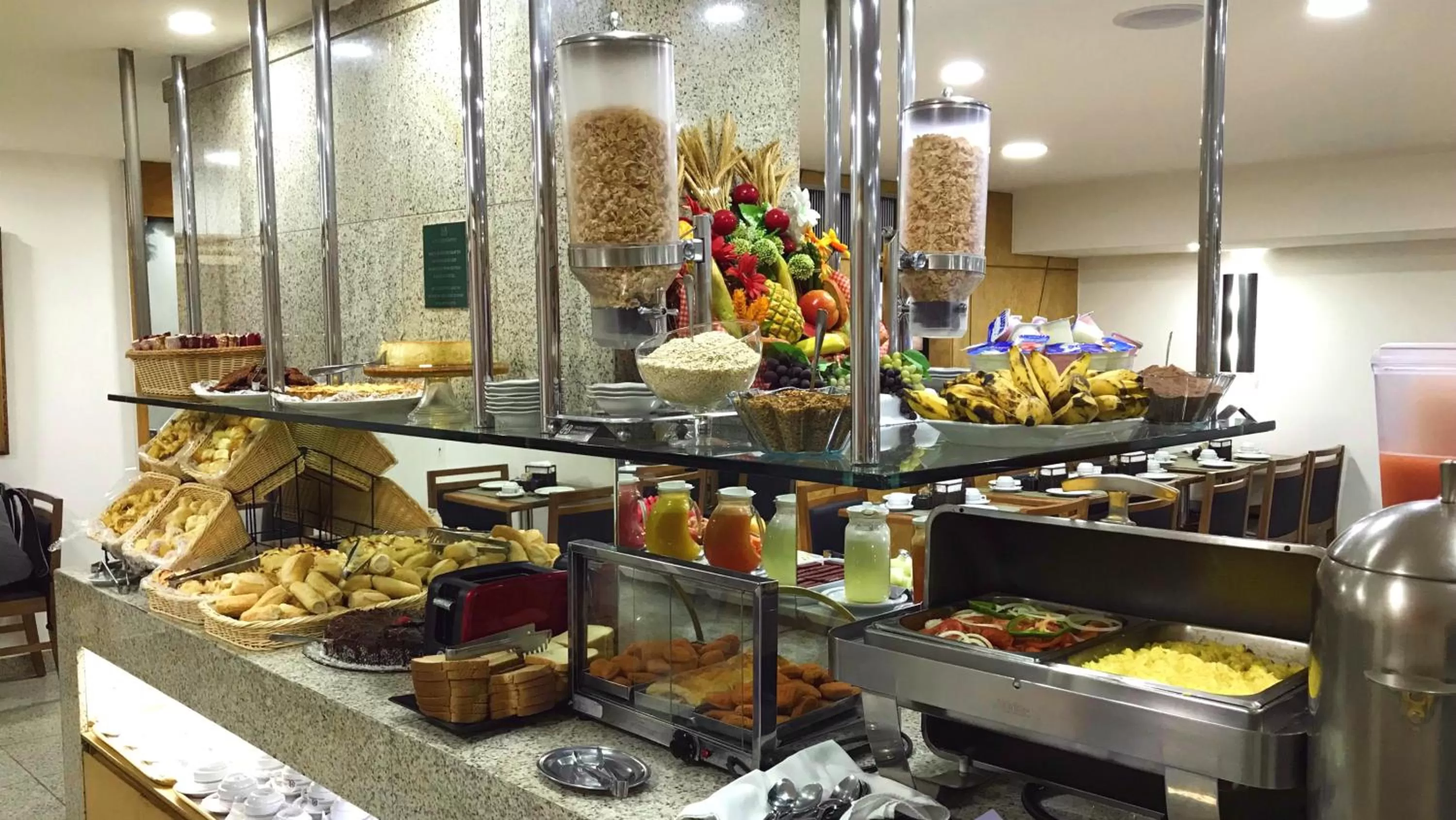 Buffet breakfast in Hotel Bandeirantes
