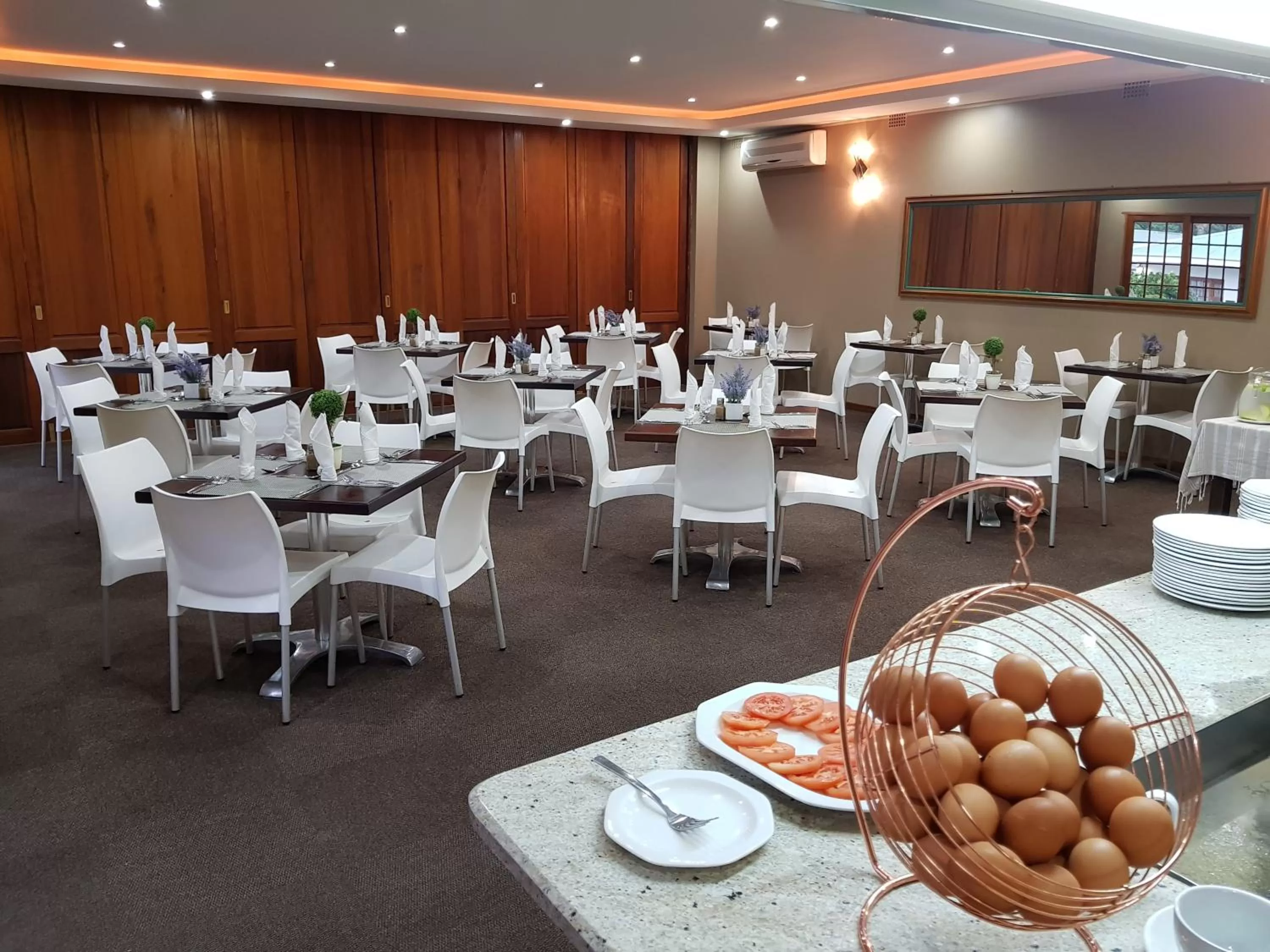 Breakfast in Shonalanga Lodge