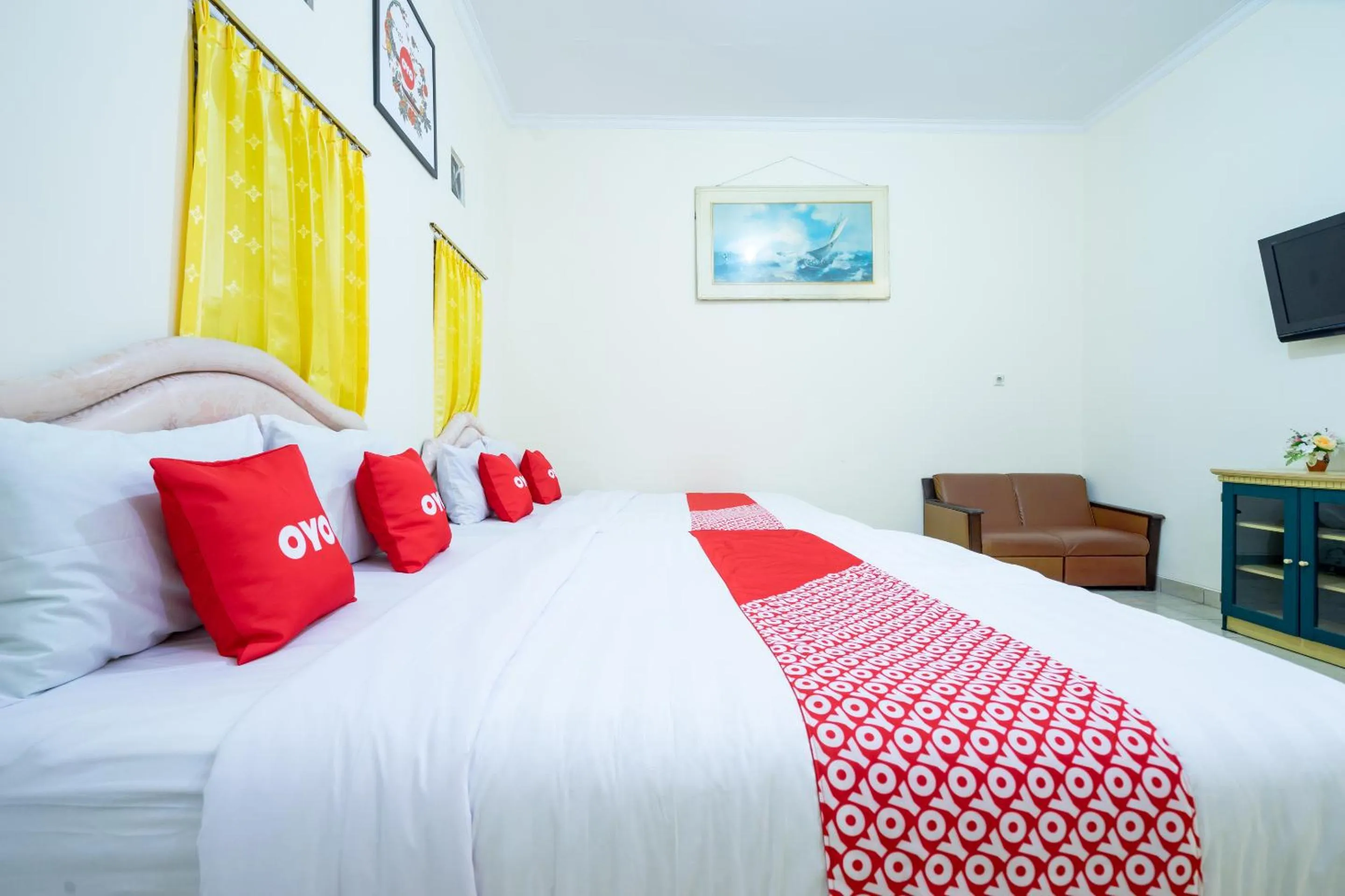 Bedroom, Bed in OYO 1962 Anugerah Wisata Hotel