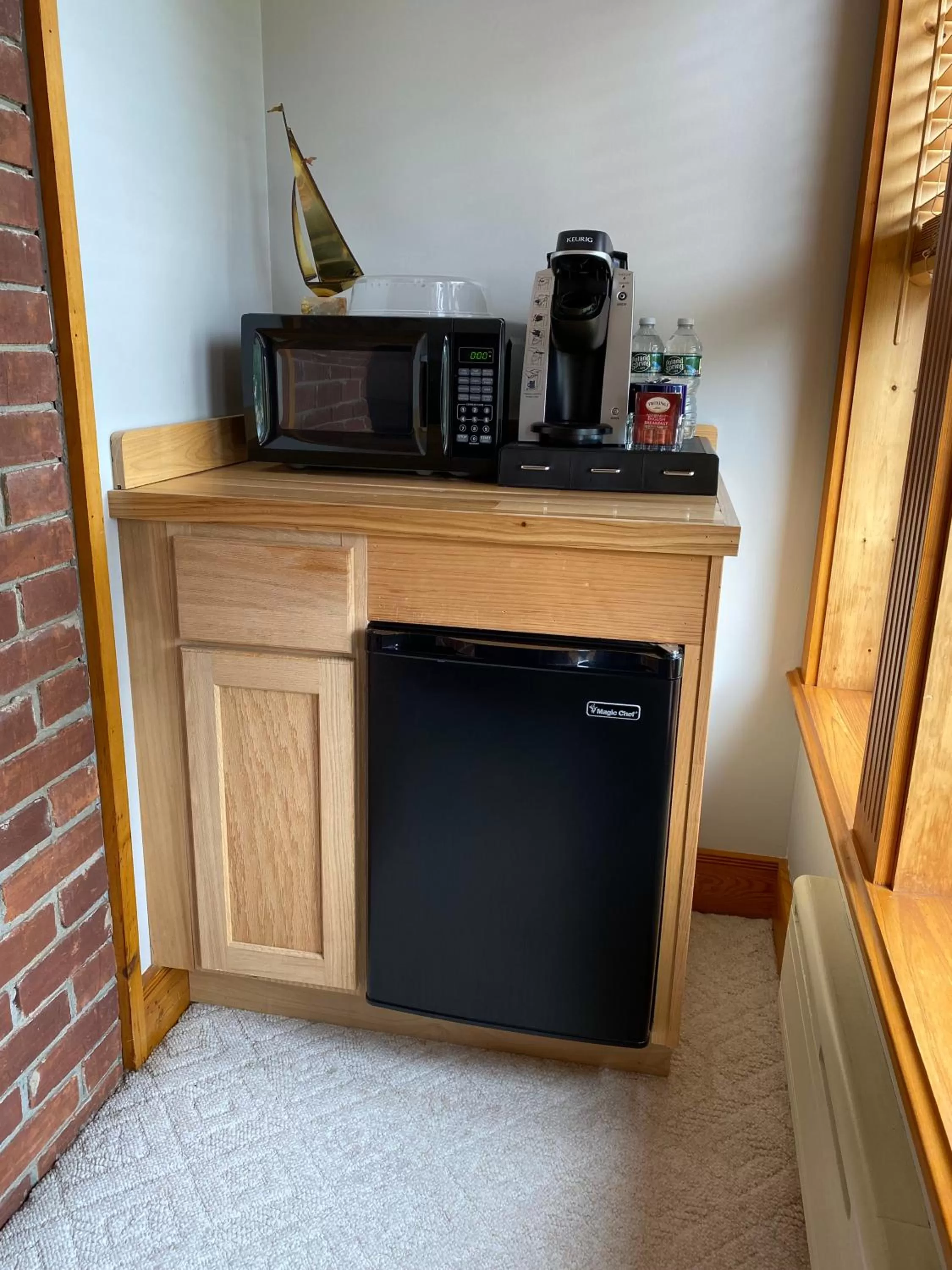 minibar in Spouter Inn Bed & Breakfast