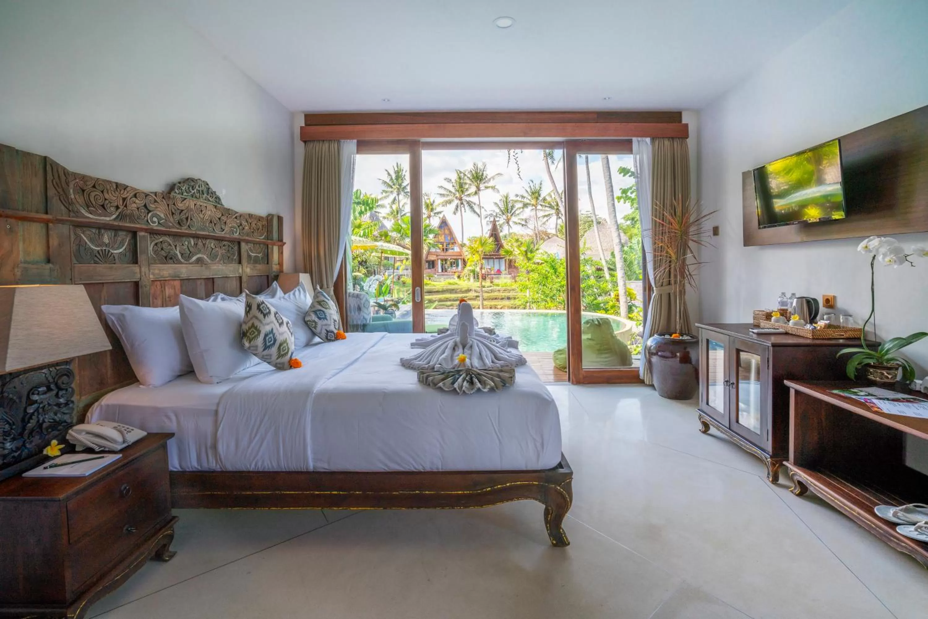 Property building, Bed in Menzel Ubud