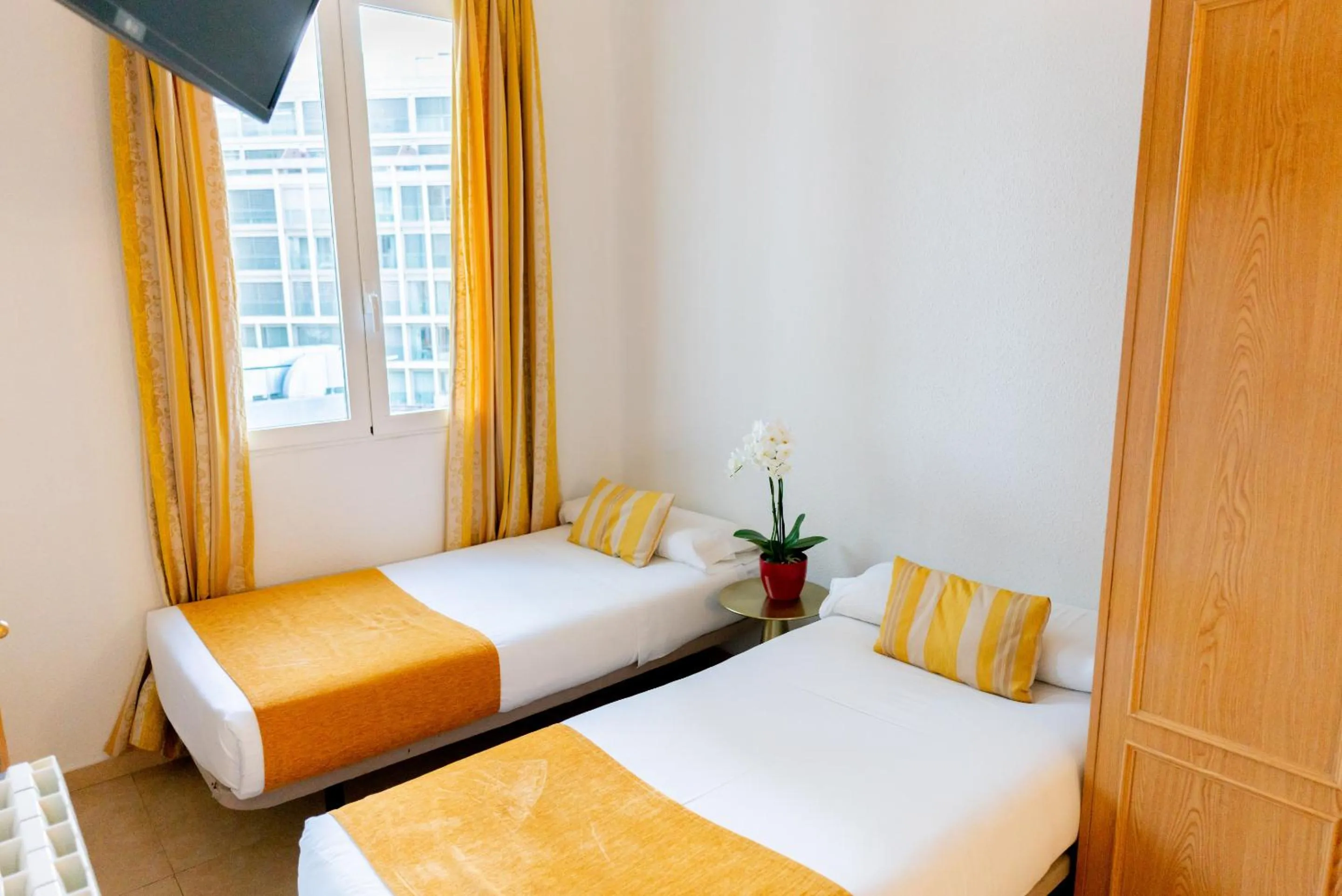 Bedroom, Bed in Hostal Josefina-Gran Vía