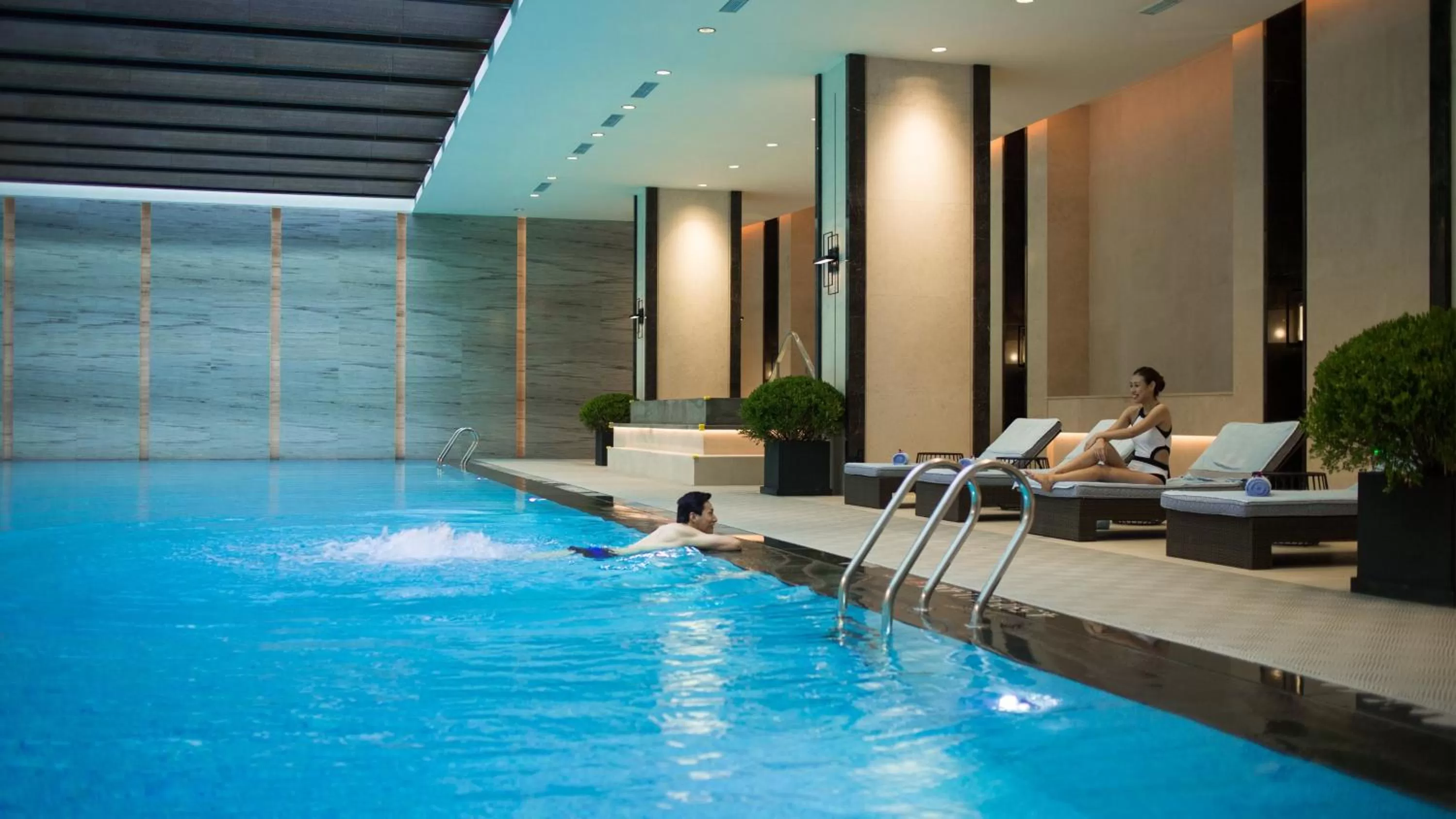 Swimming pool in InterContinental Shanghai Hongqiao NECC by IHG