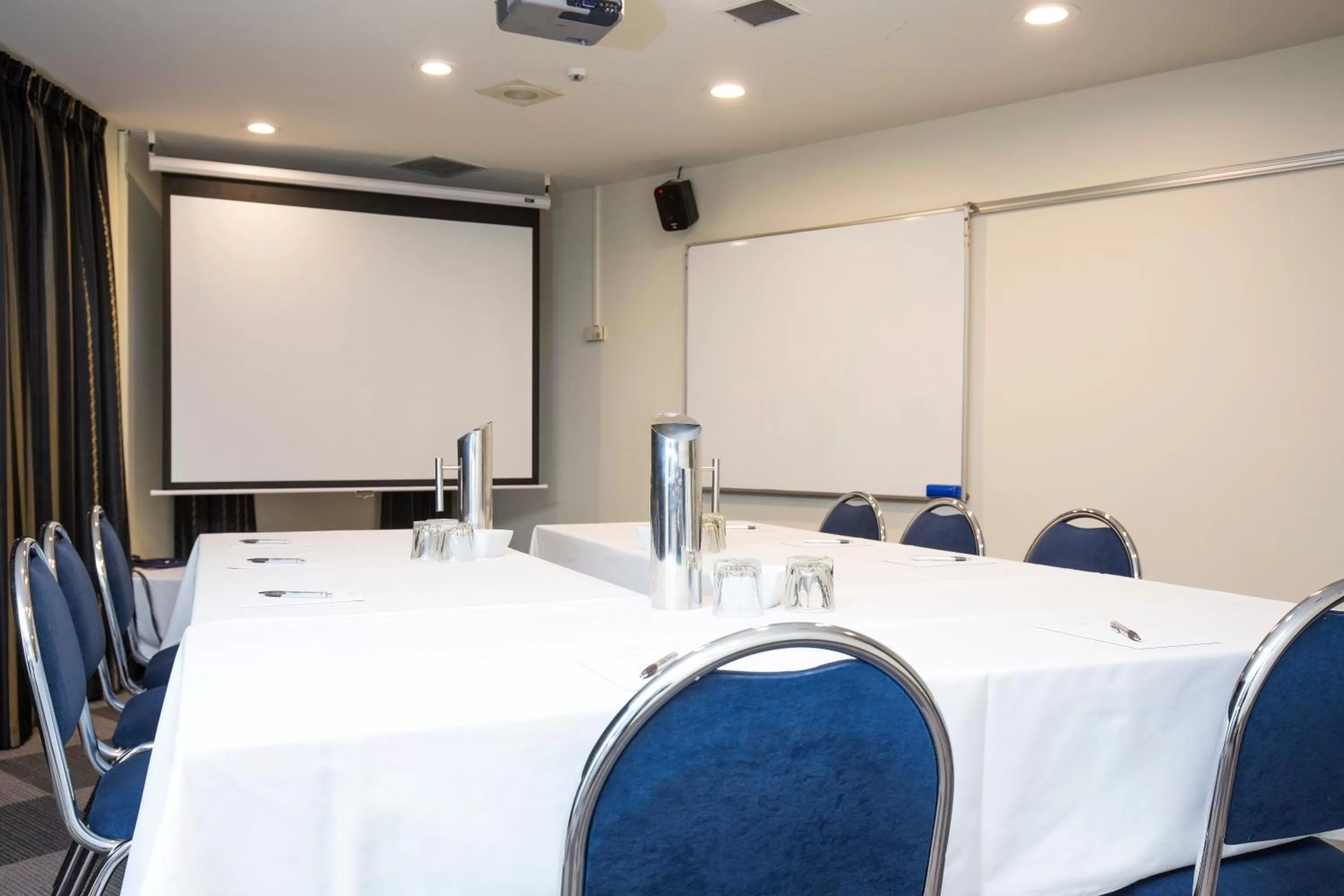 Meeting/conference room in Pavilions Hotel