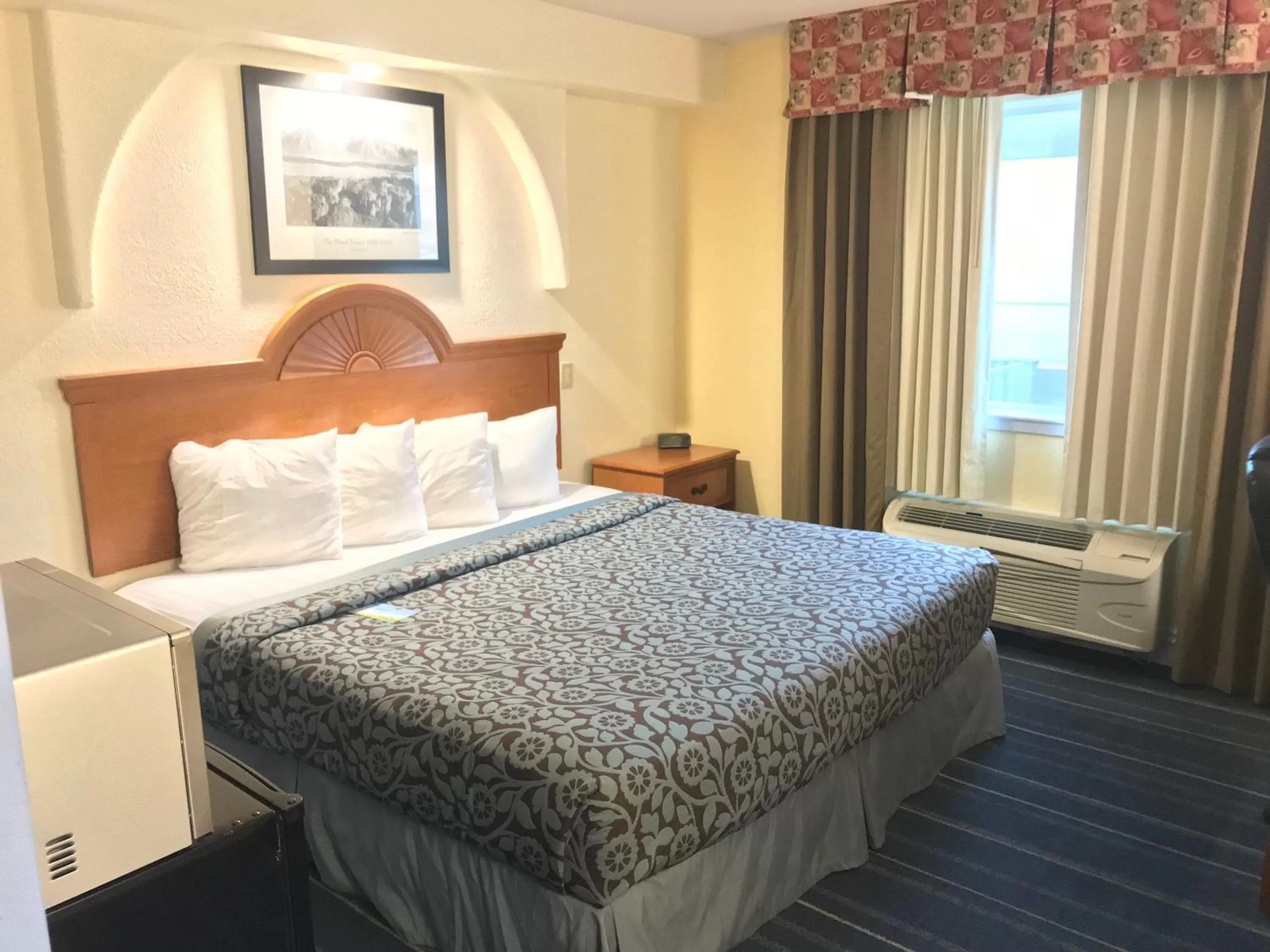Bed in Days Inn by Wyndham San Antonio Airport