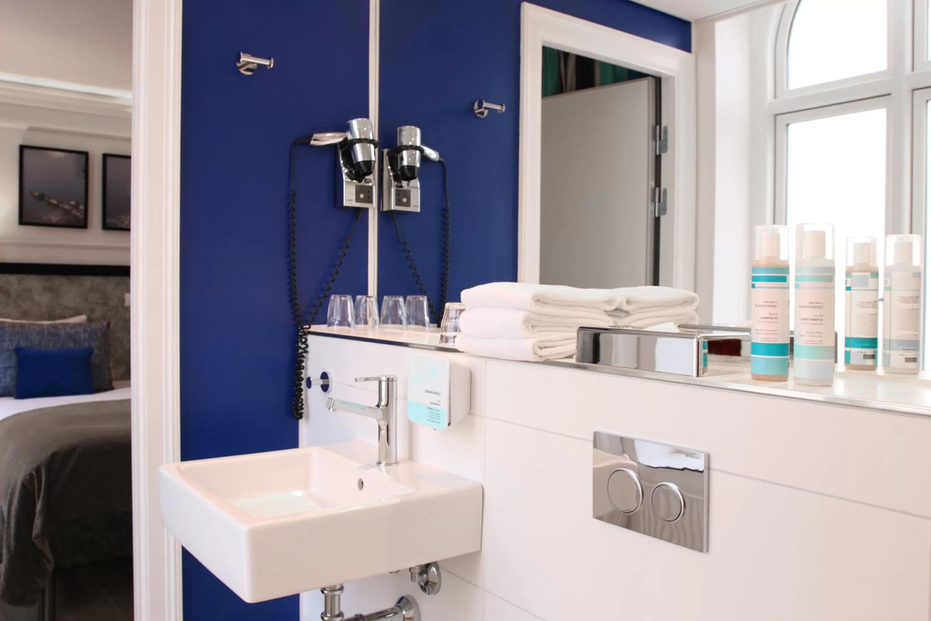 Bathroom in Absalon Hotel