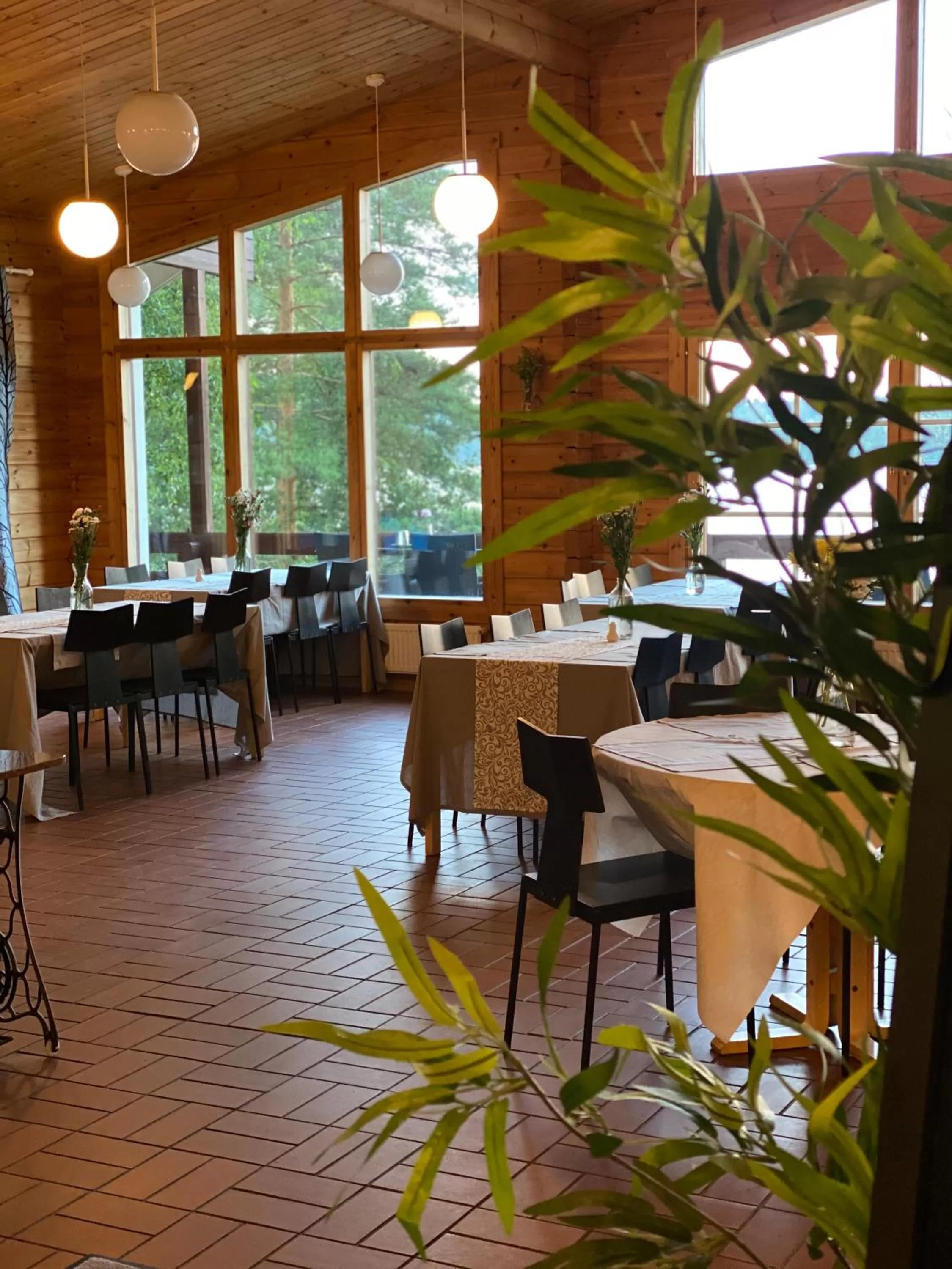 Restaurant/Places to Eat in Hotelli Hirsiranta