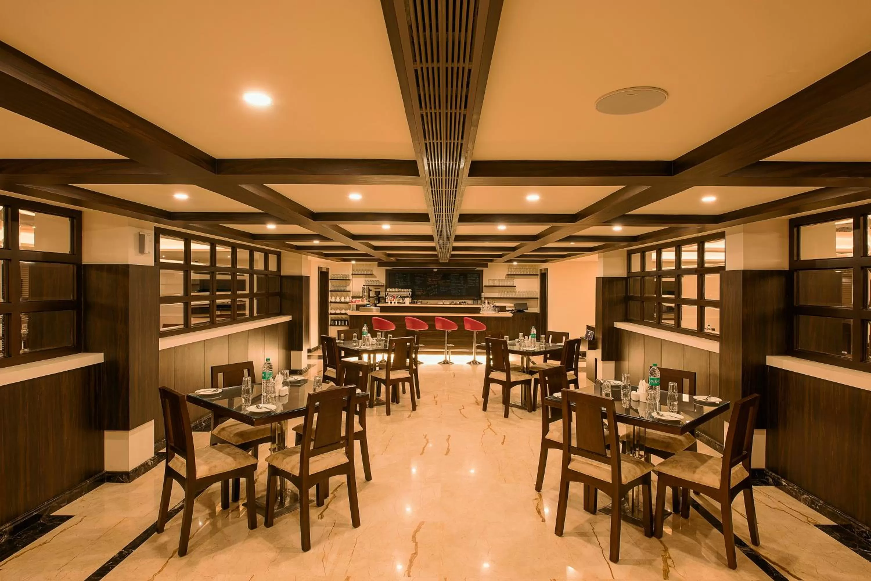 Restaurant/Places to Eat in White Lotus Hotel