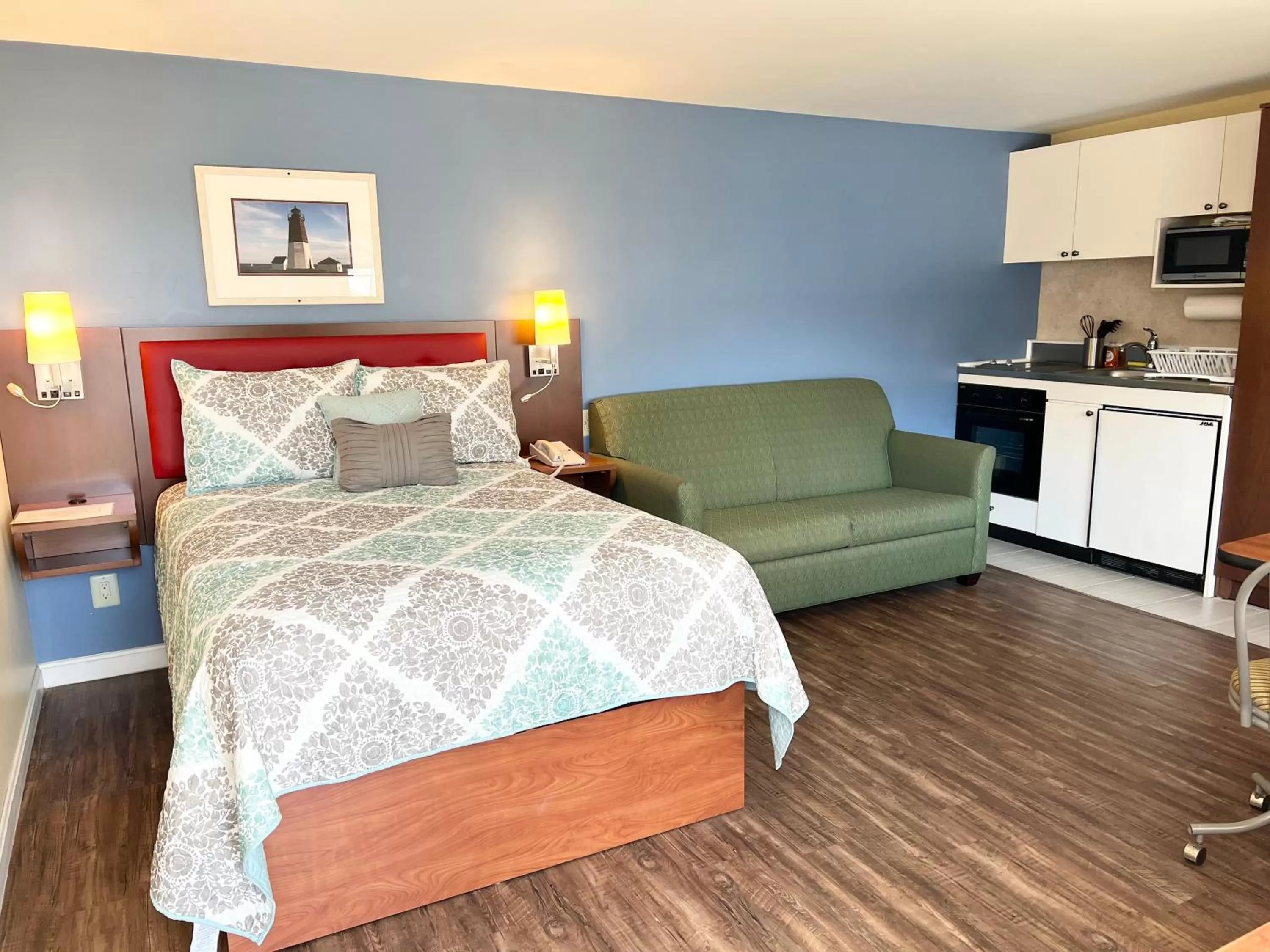 Bed in Scarborough Beach Motel