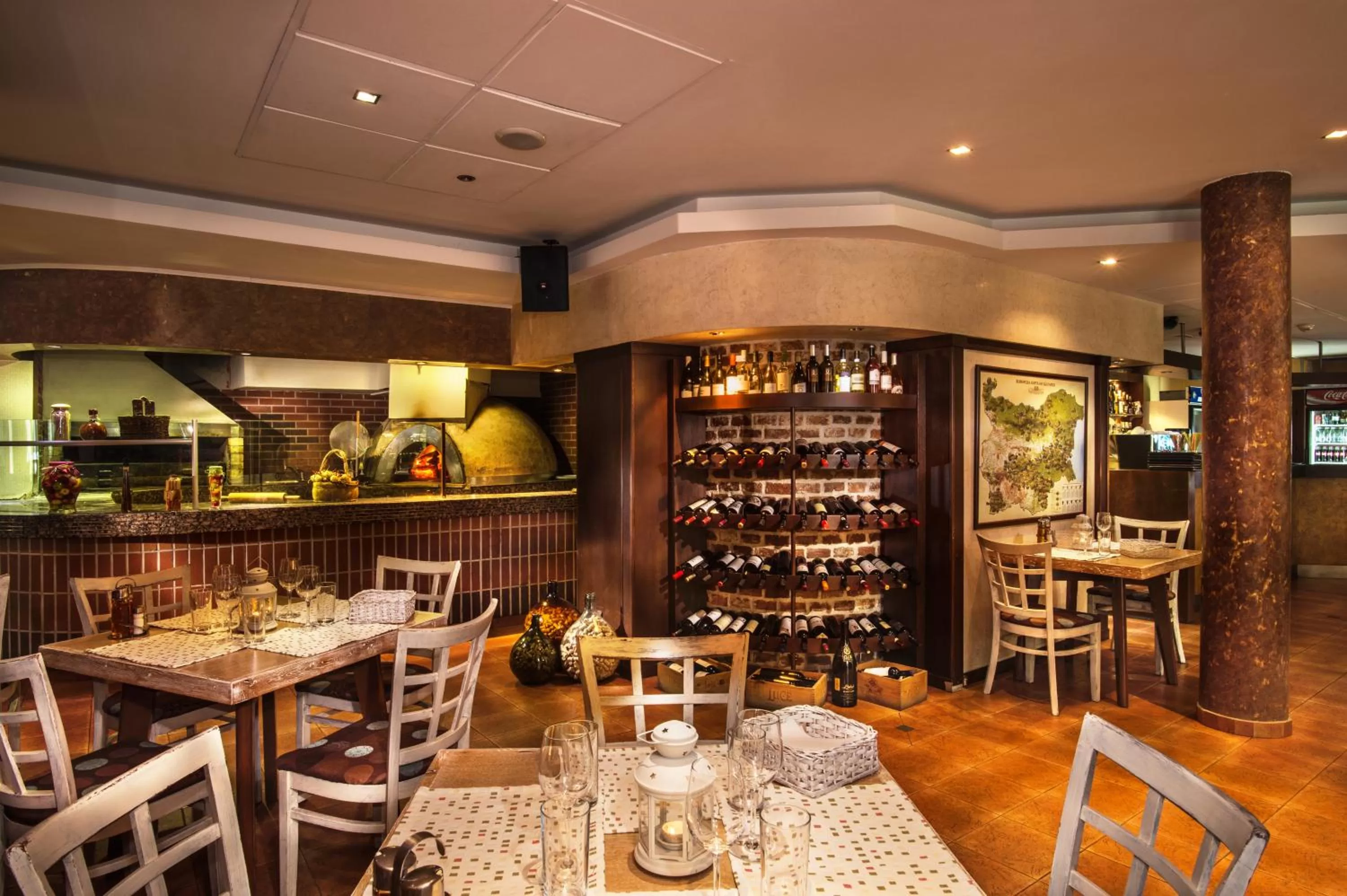 Restaurant/places to eat in Uniqato Hotel