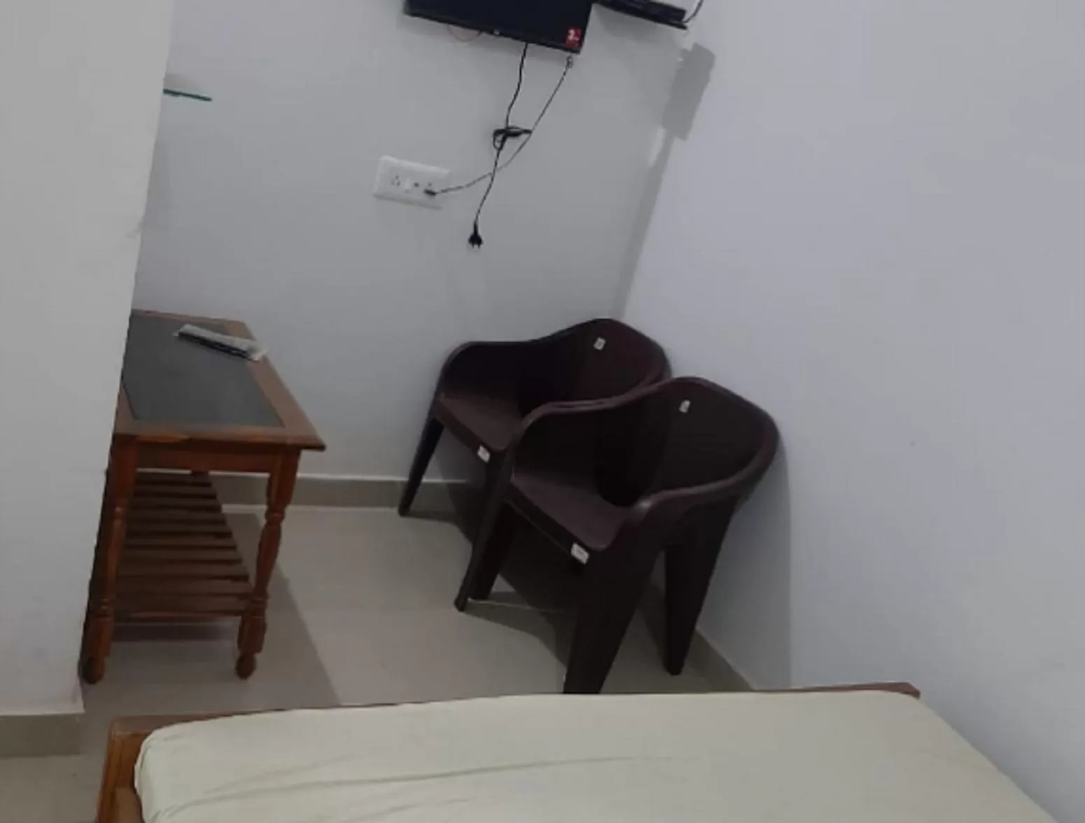 Bedroom, Seating Area in STAYMAKER Hotel Raj Ganga