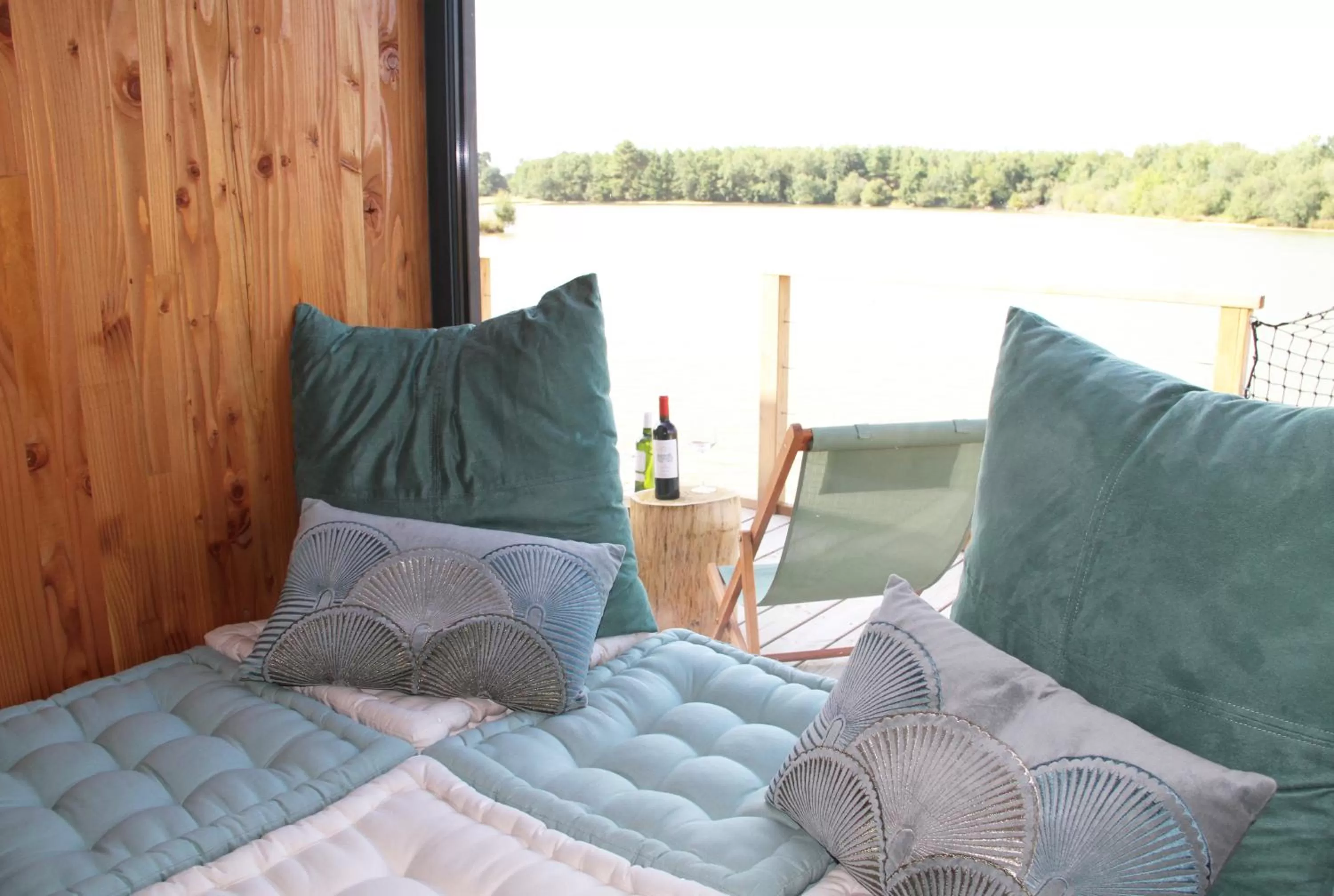 Lake view in Écolodges du Golf du Sauternais