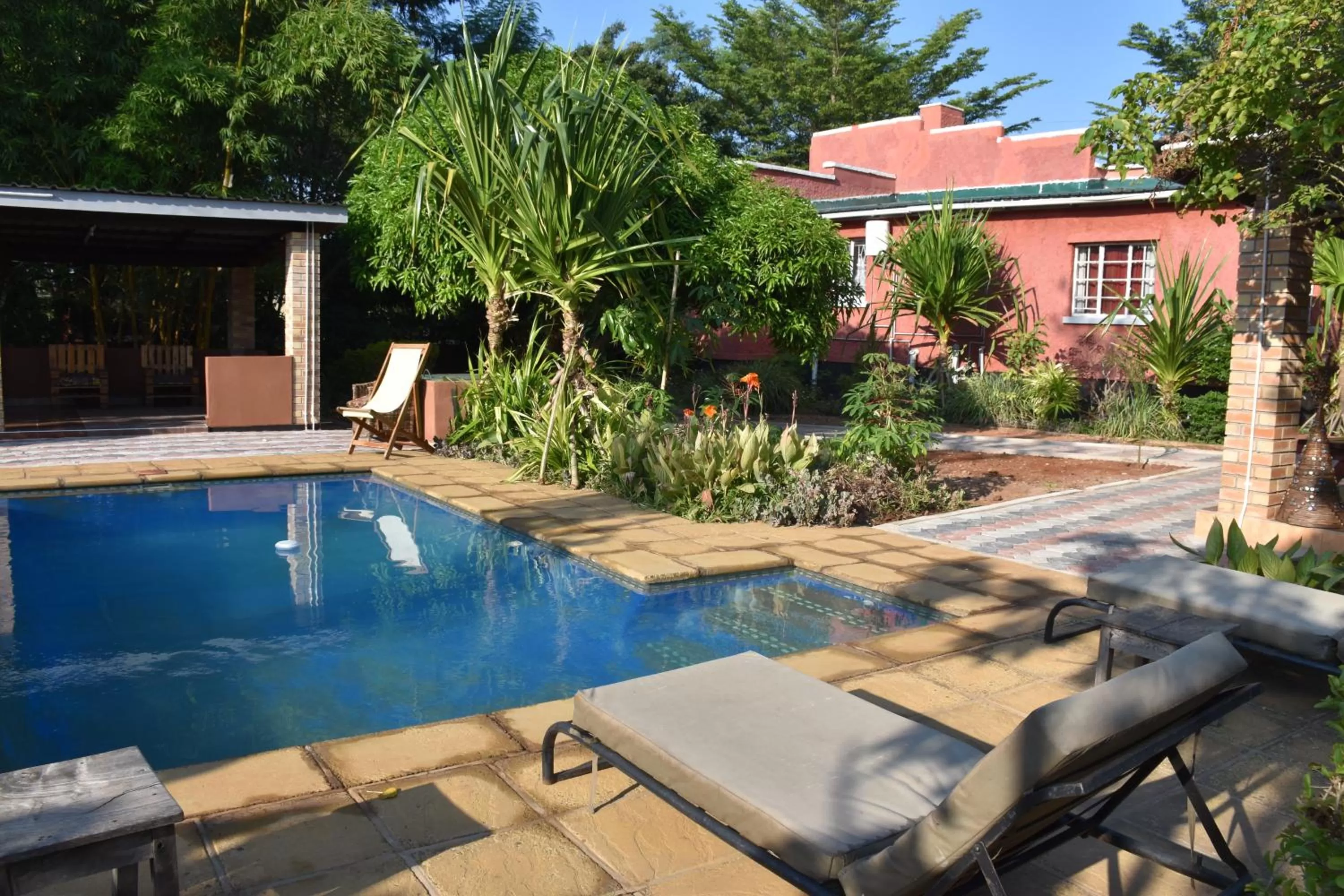 Property building, Swimming Pool in Tabonina Bis