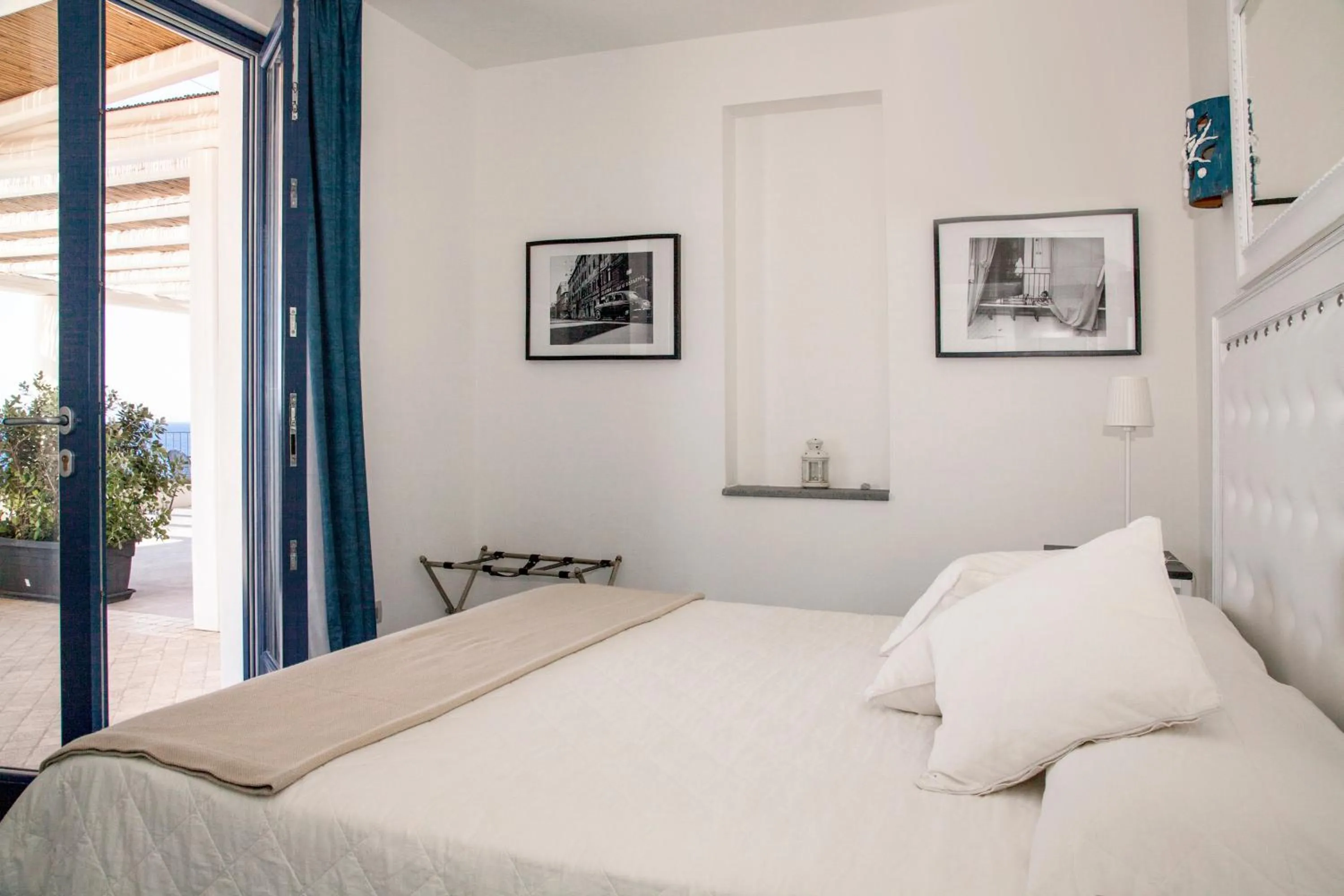 Bed in Hotel Cutimare - Aeolian Charme