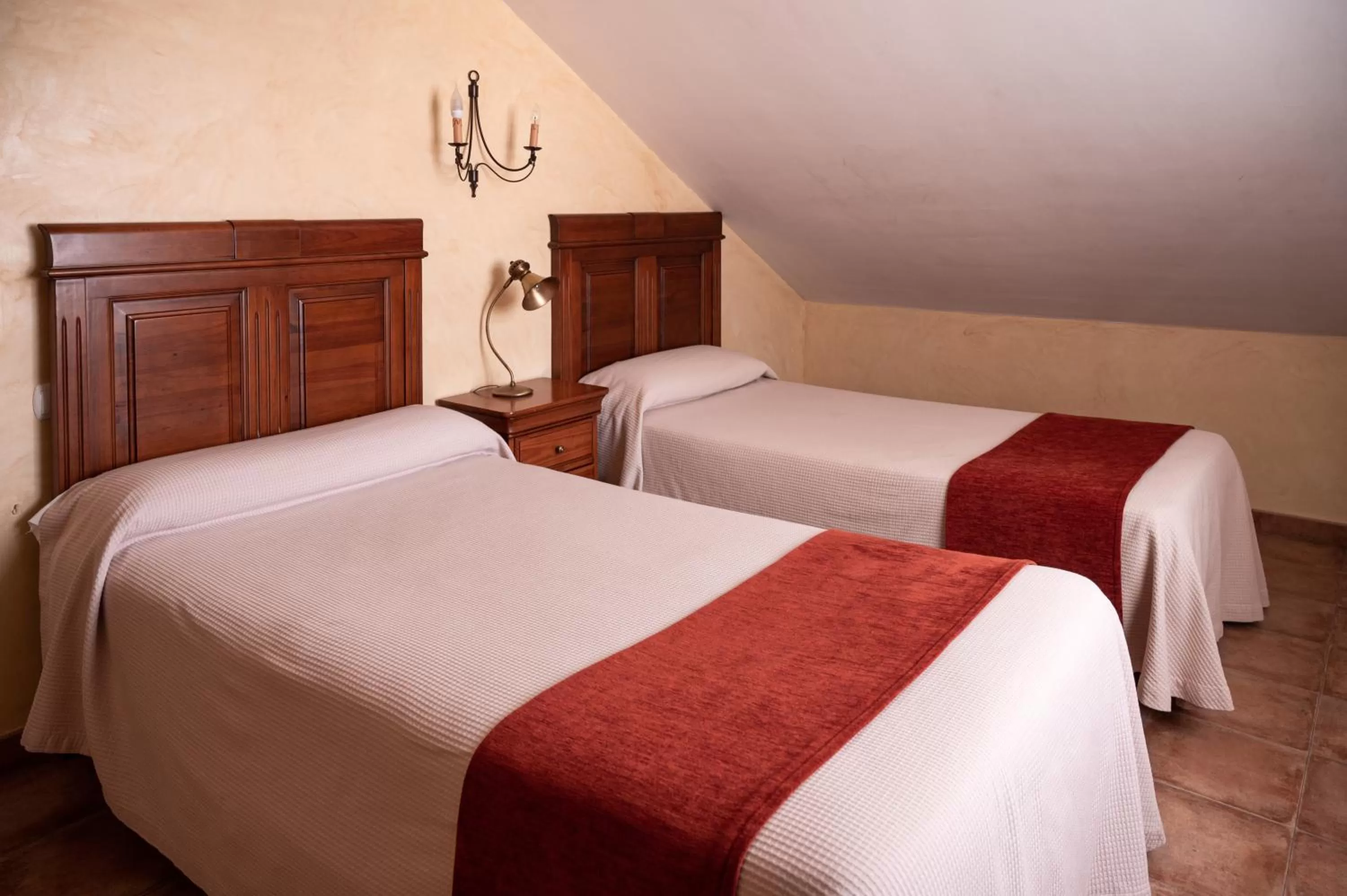 Bedroom, Bed in Jardin de la Abadia, Arroyo de la Encomienda