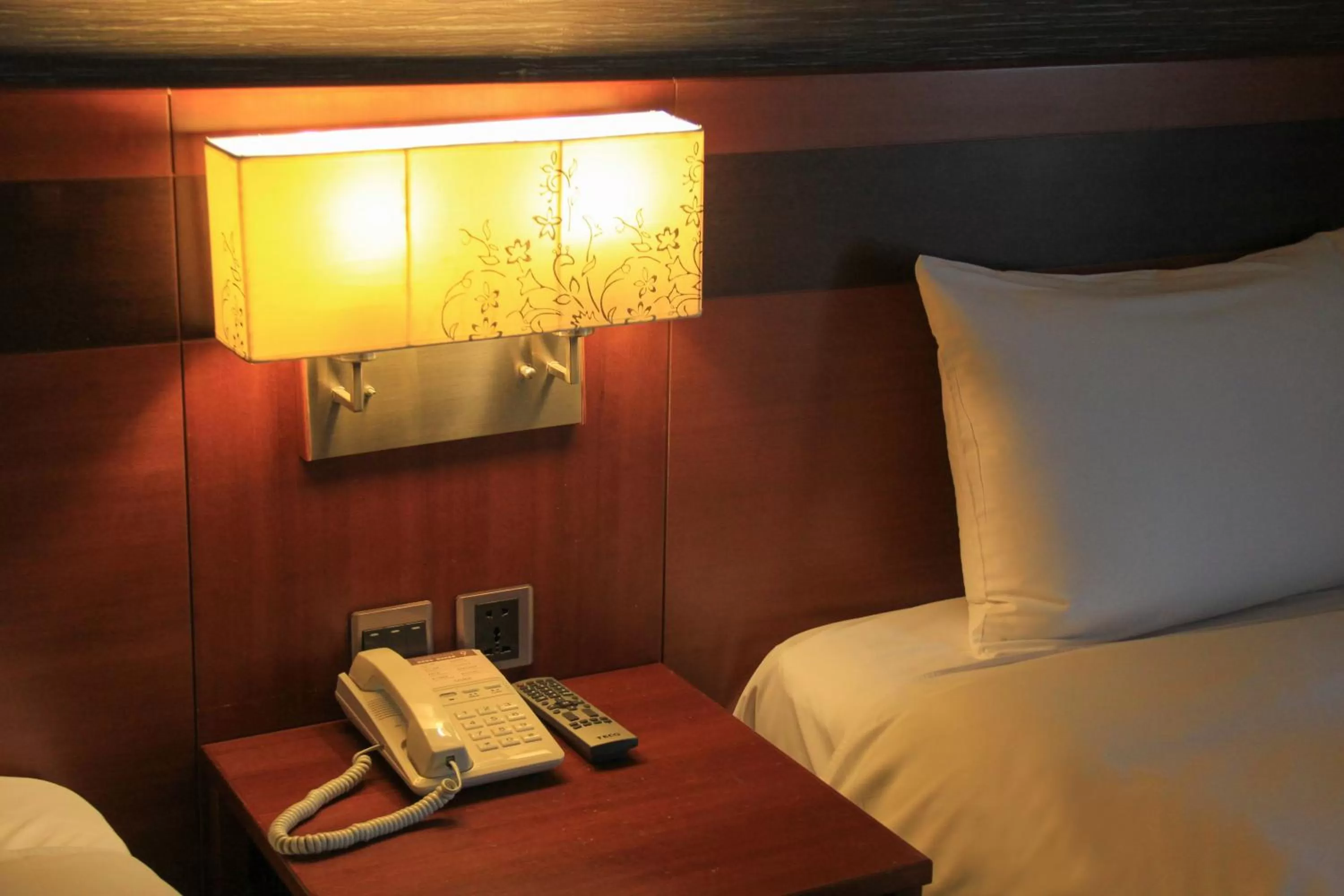 room service, Bed in Guide Hotel Hsinchu Zhongyang