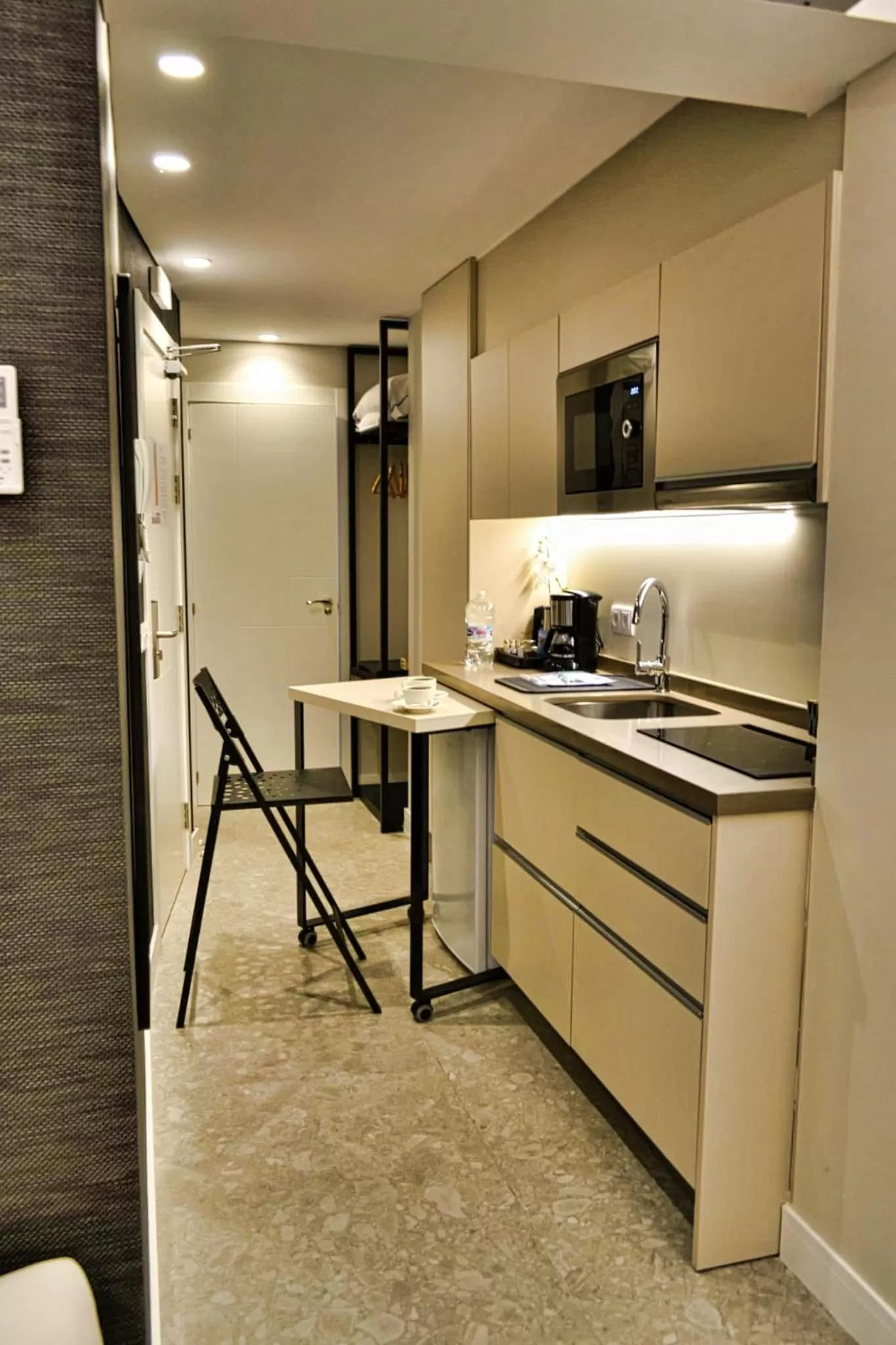 Kitchen or kitchenette in Posidonia Aparthotel