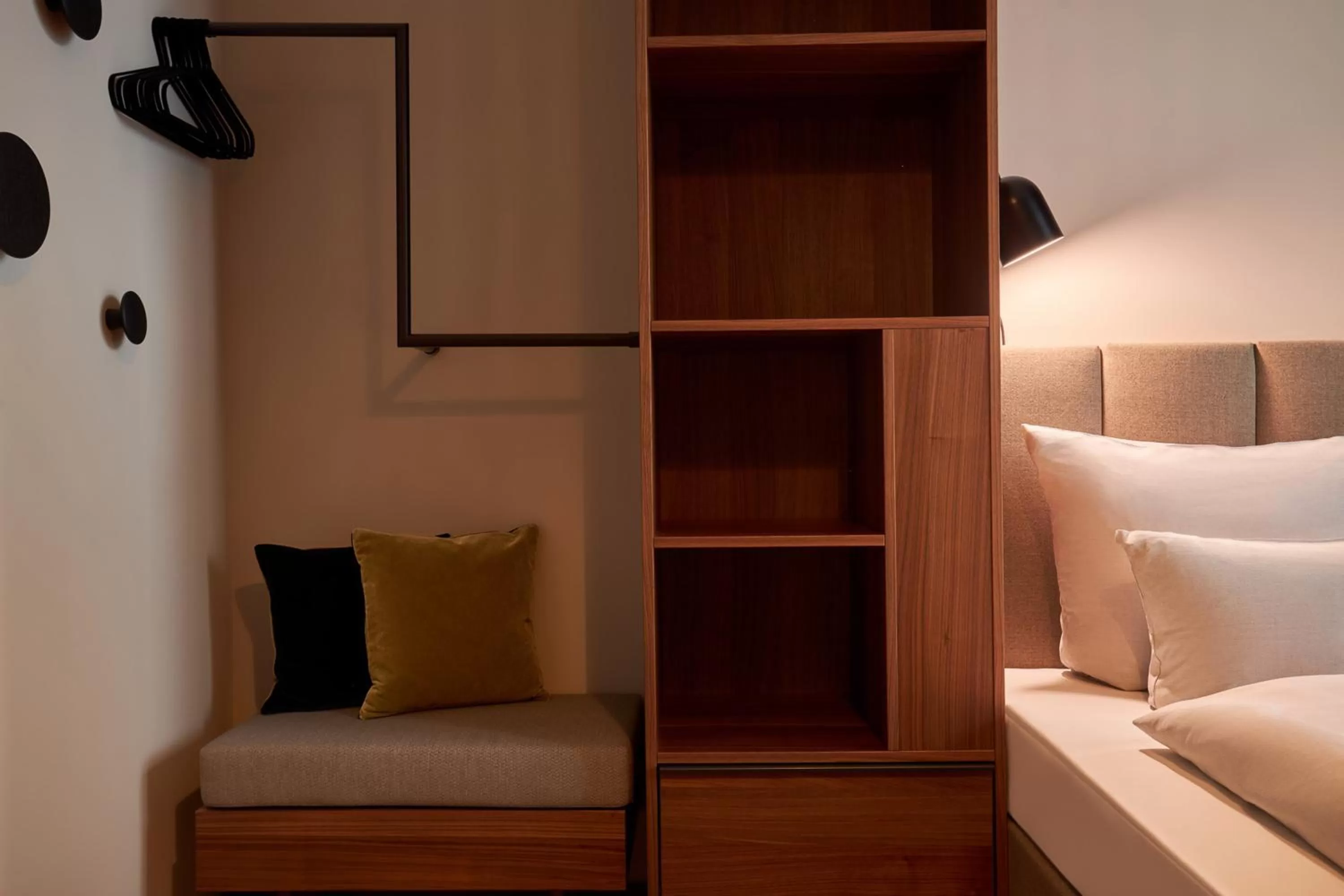 Photo of the whole room, Bed in Cocoon Sendlinger Tor