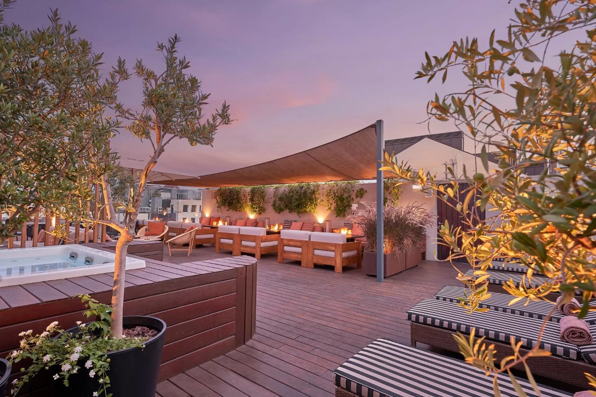 Swimming pool in PortoBay Liberdade