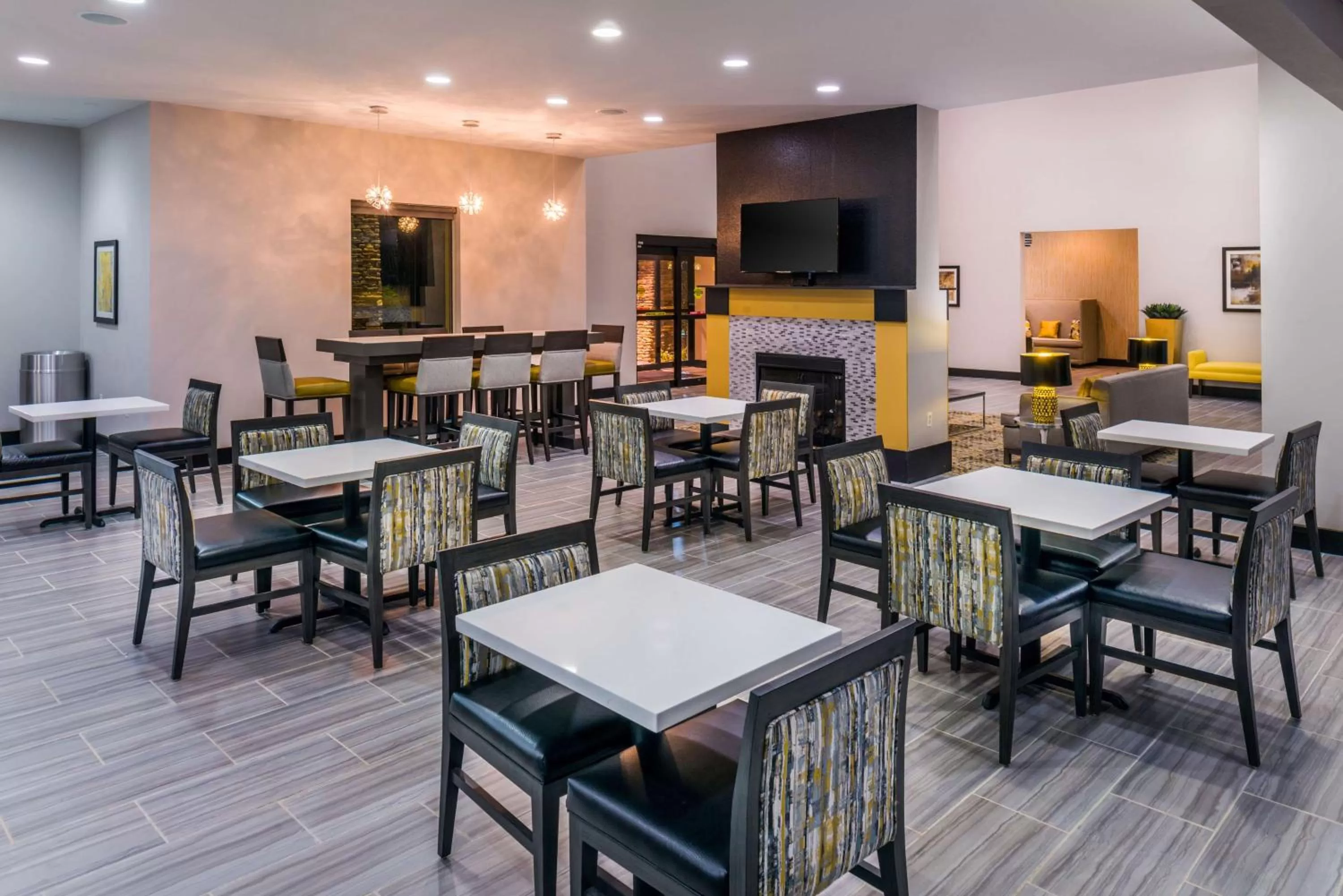 Restaurant/places to eat in Best Western Plus Regency Park