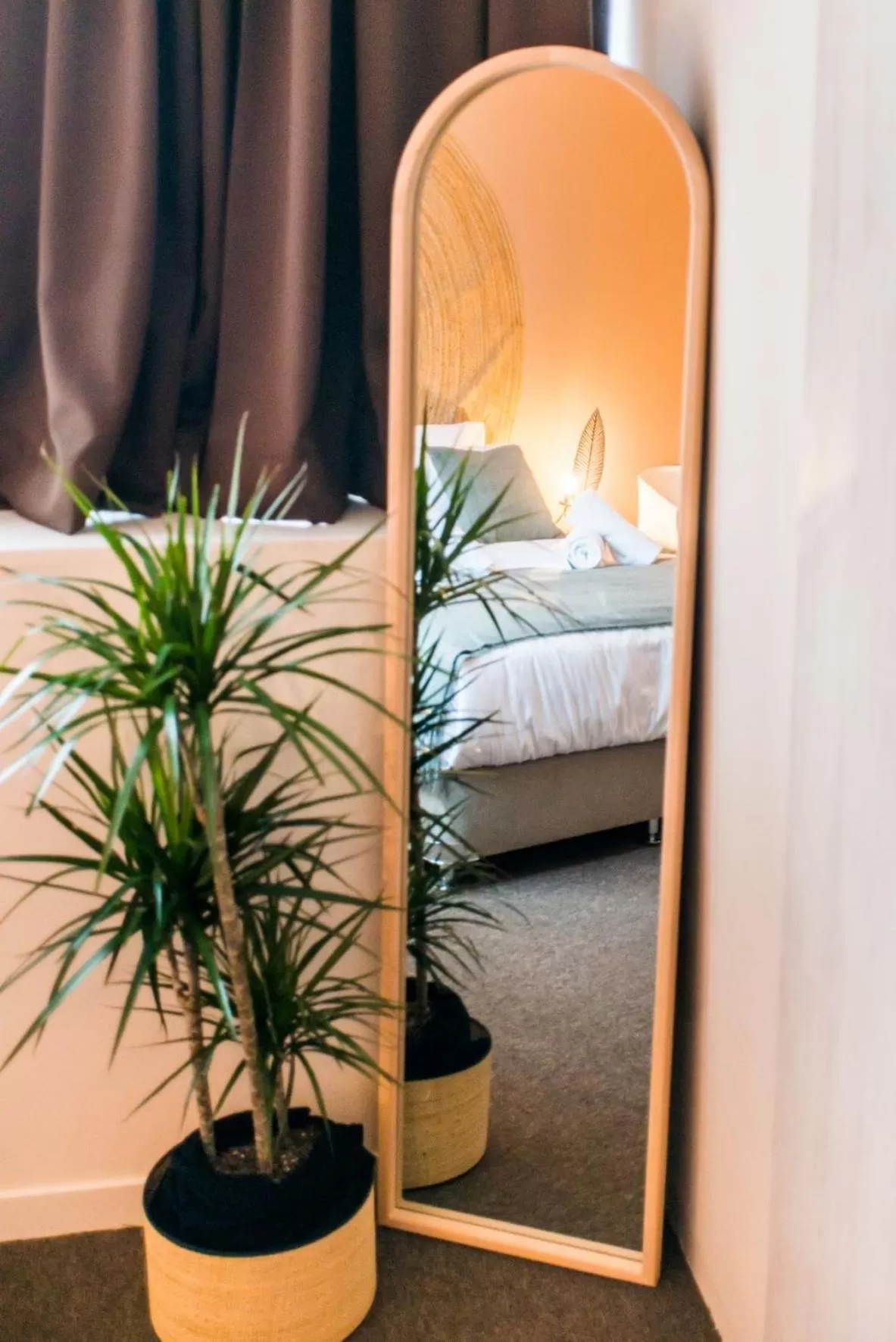 Photo of the whole room in Athens Gem