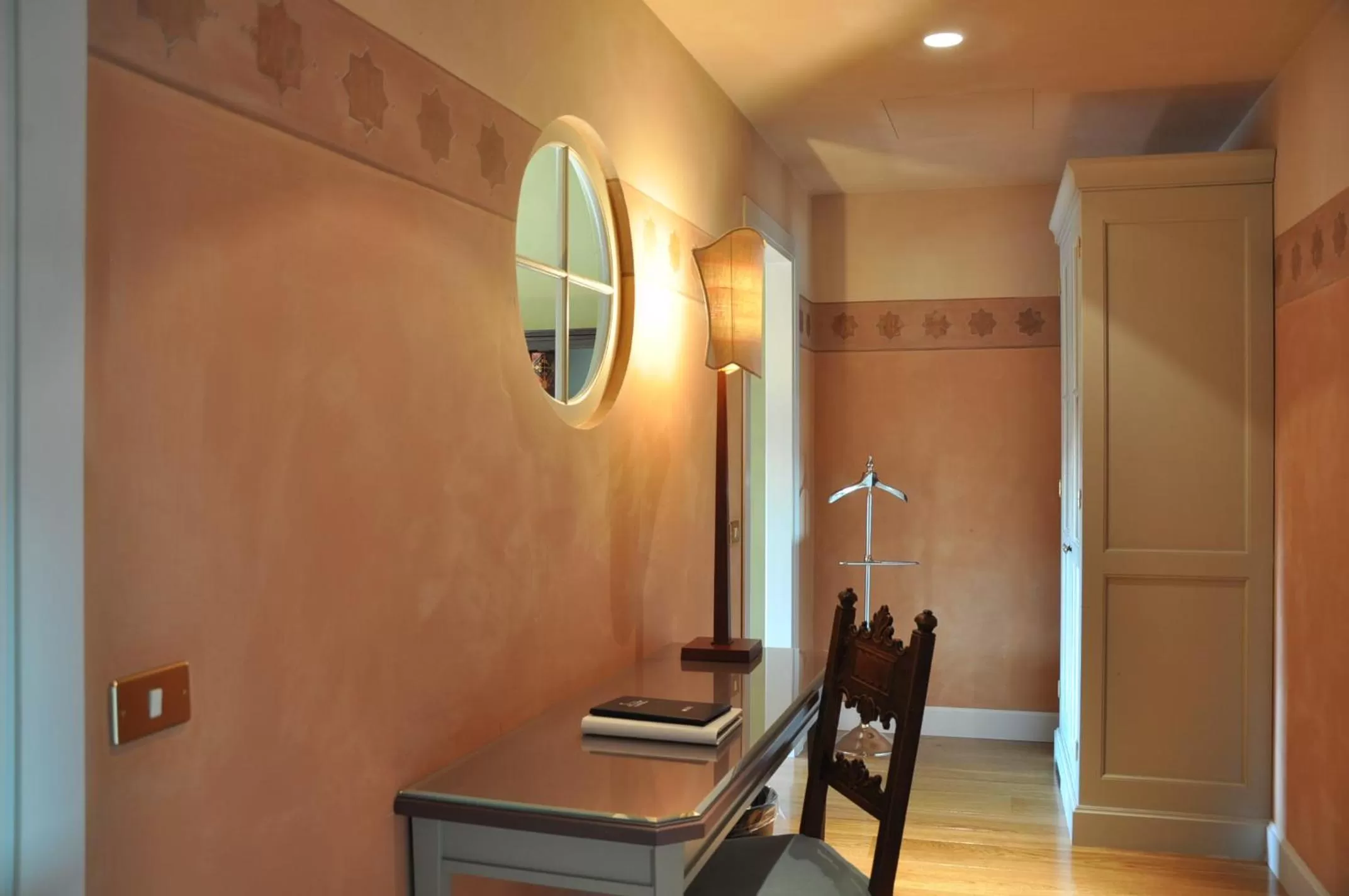 Decorative detail in Antica Torre Tornabuoni