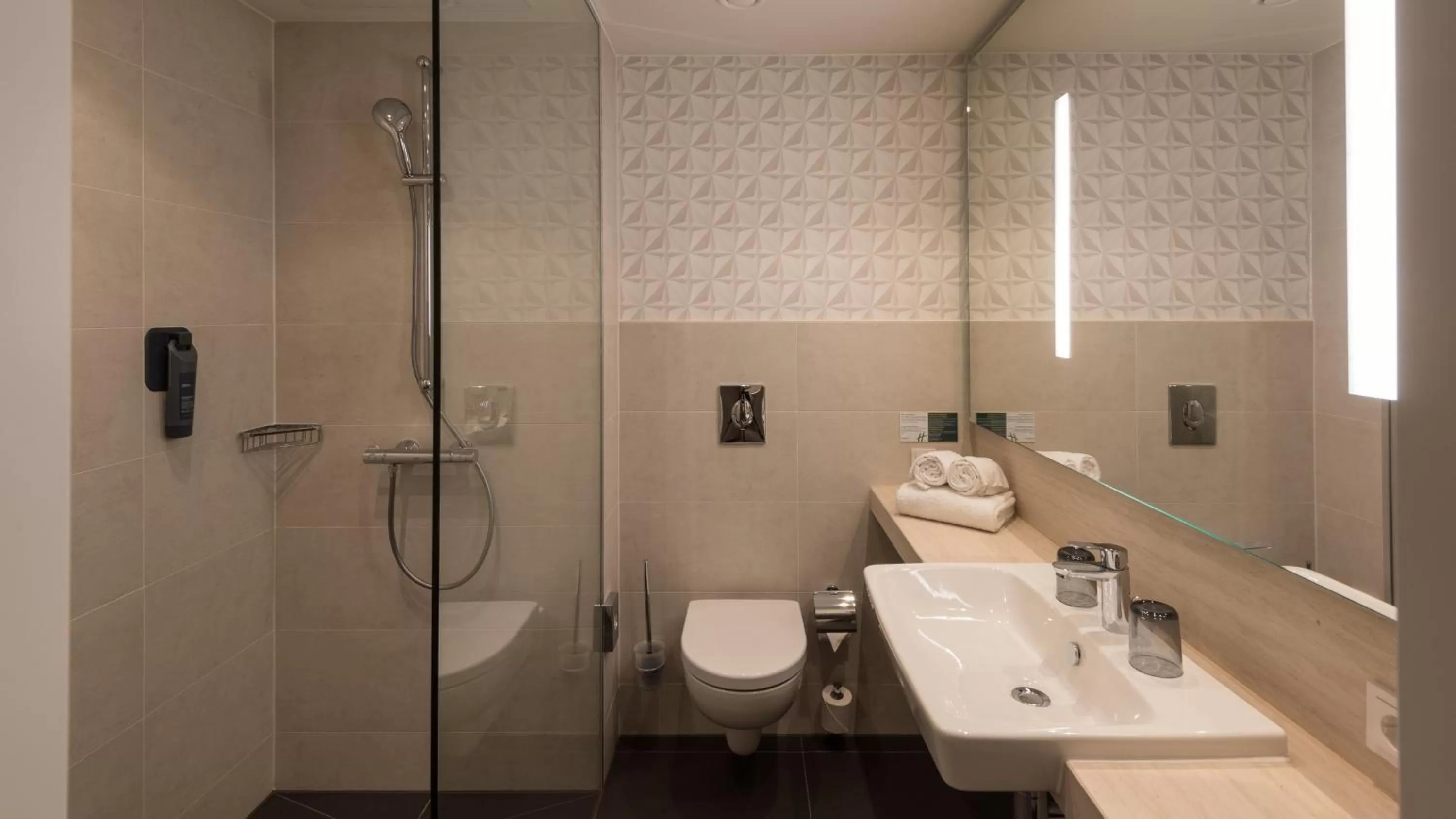 Bathroom in Holiday Inn - Hamburg - Berliner Tor by IHG