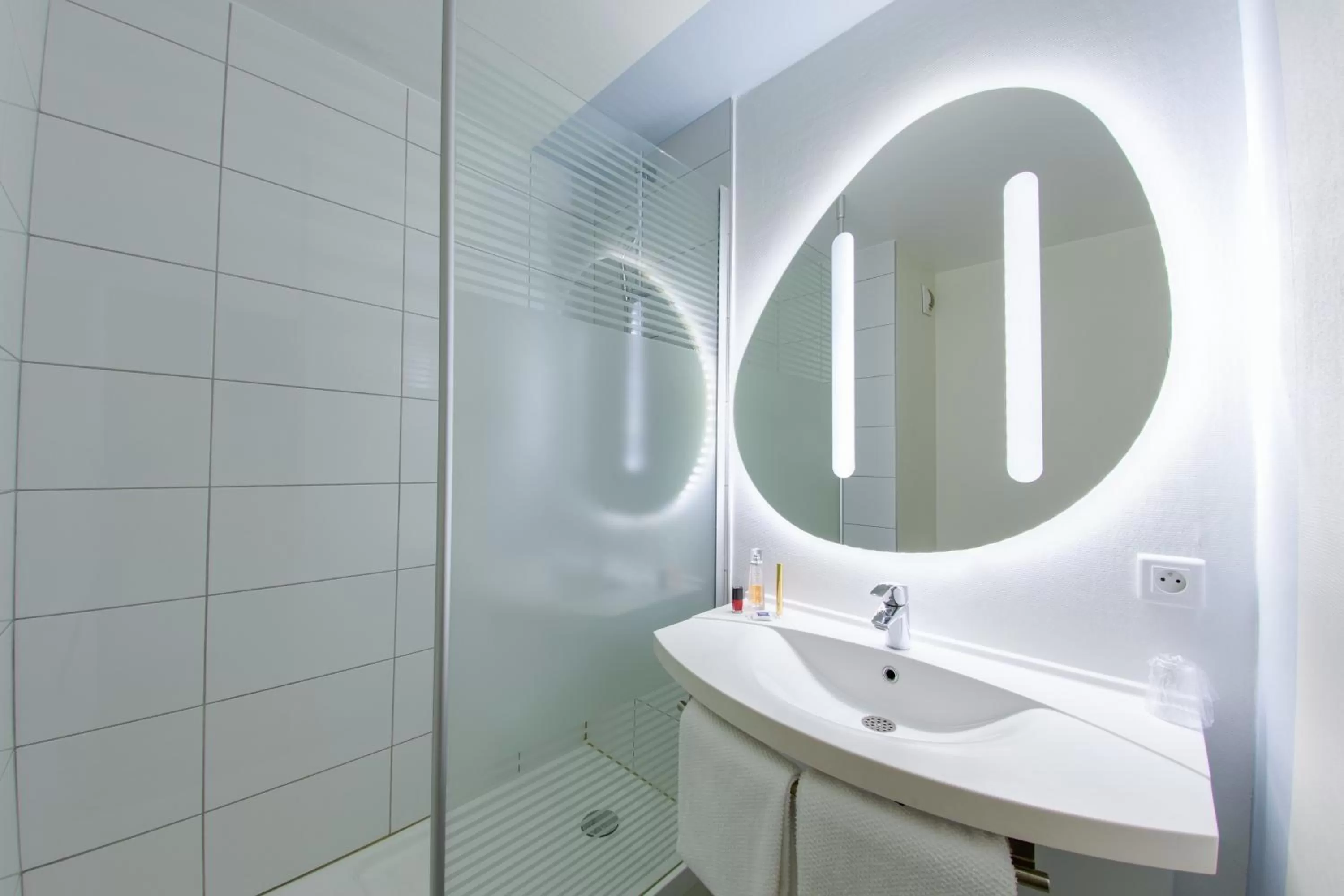 Bathroom in ibis budget Montpellier Sud Près d'Arènes