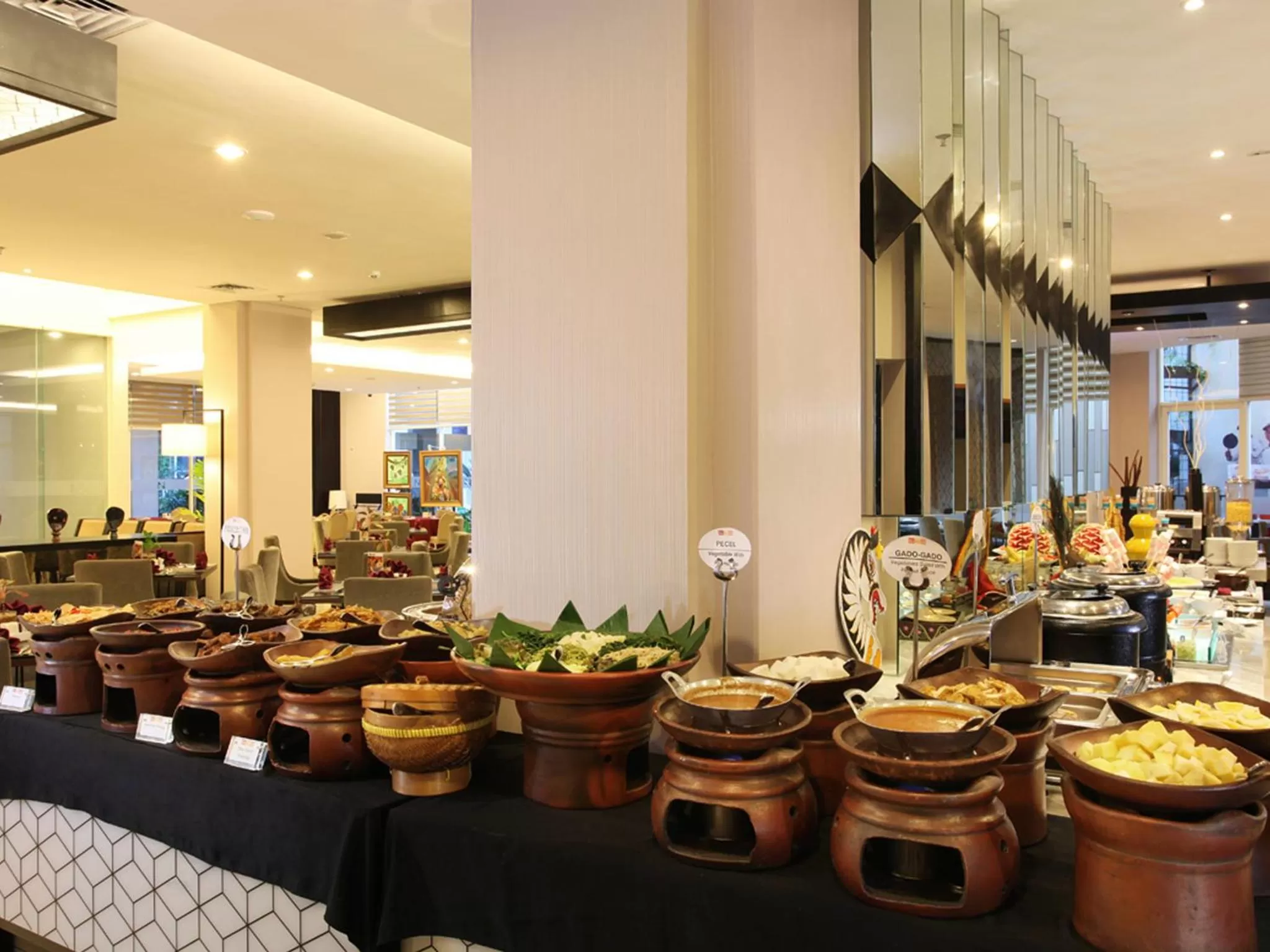 Restaurant/places to eat in Swiss-Belinn Tunjungan Surabaya