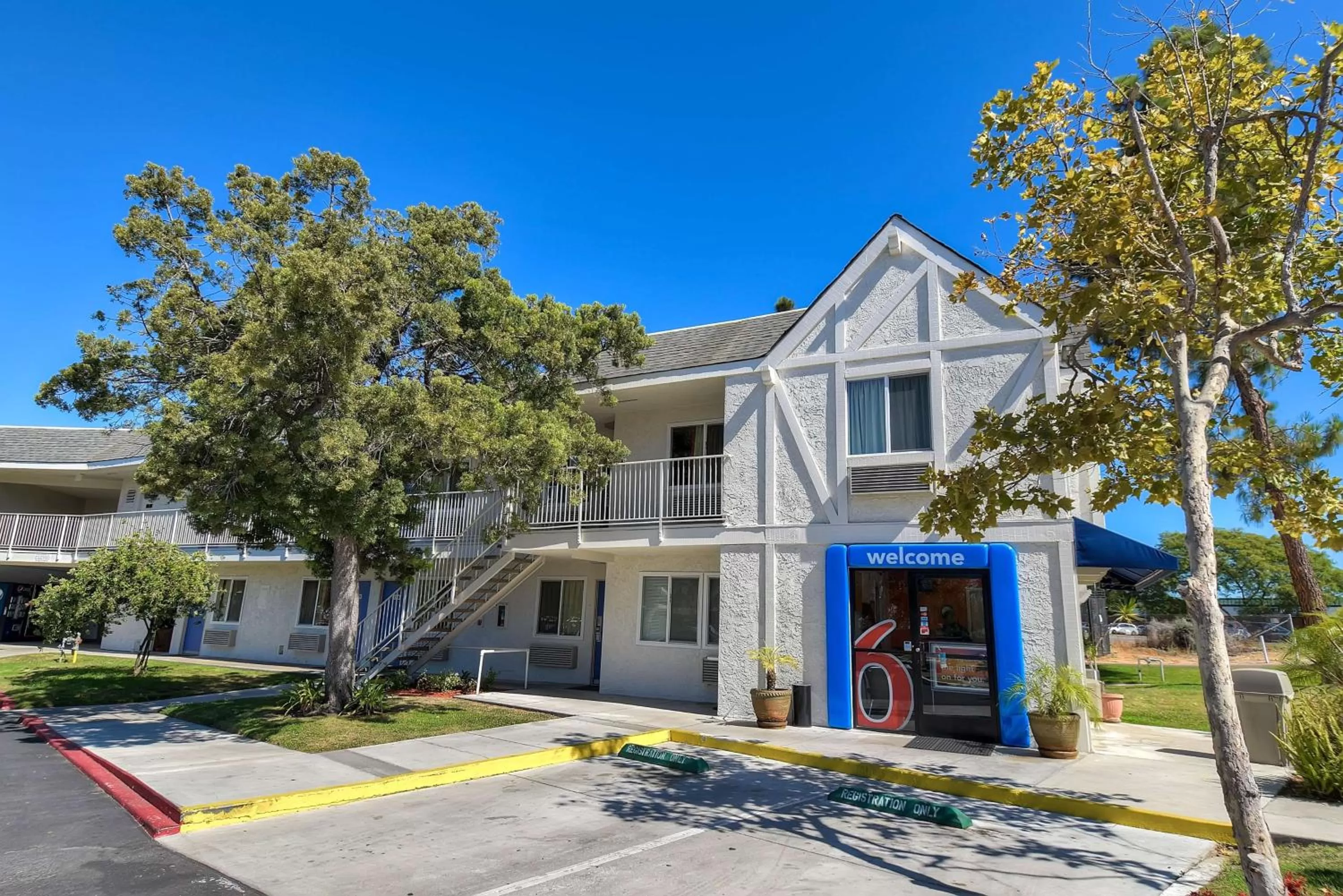Property building in Motel 6-San Diego, CA - North