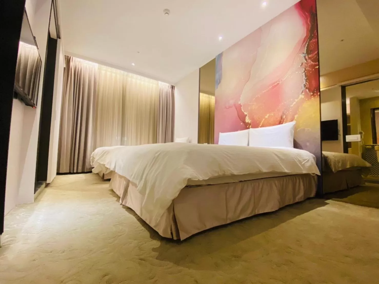 Bed in Artinn藝築文旅-台北站前館