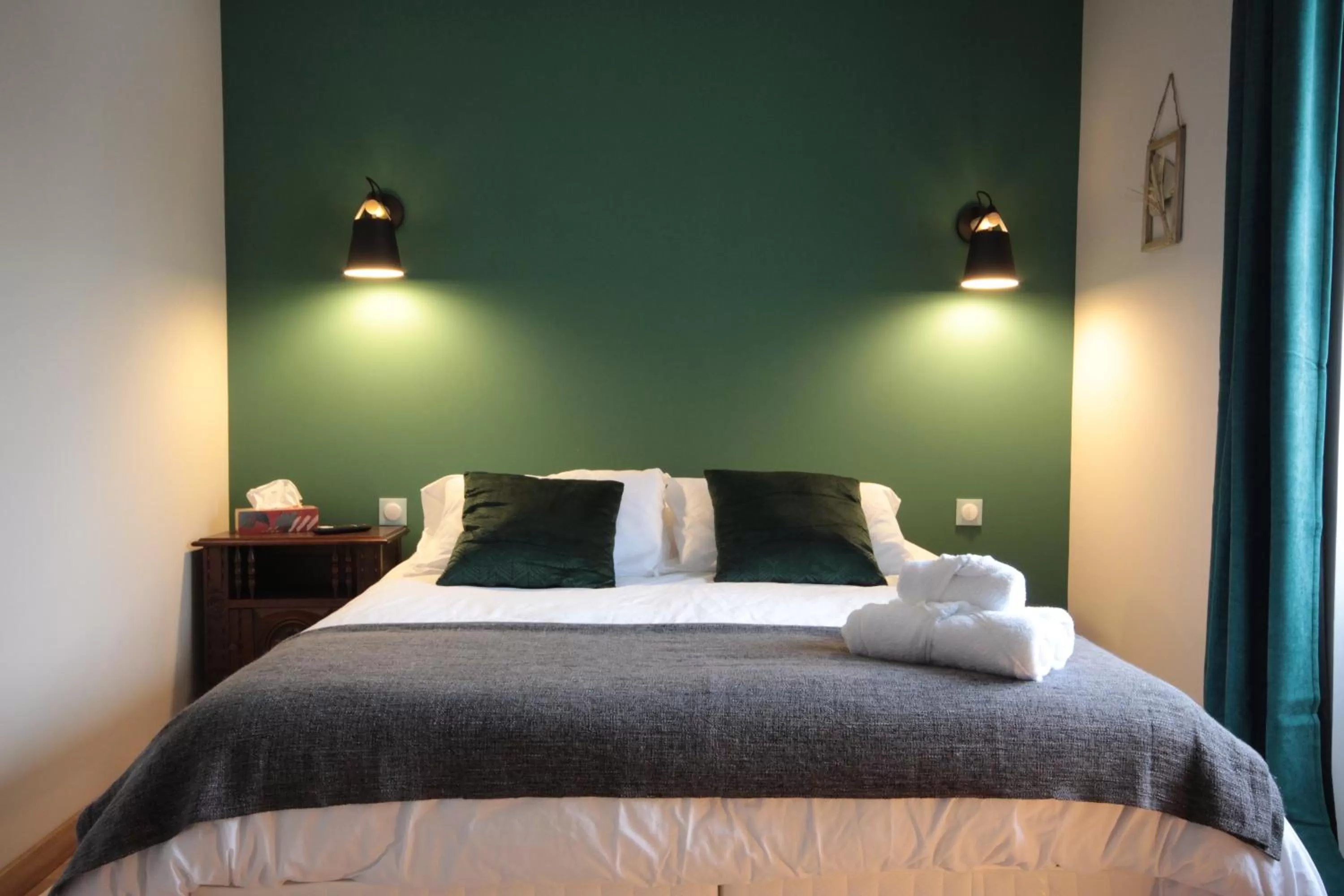 Bed in Le Manoir de Kérofil ** Gîte et chambres d'hôtes **