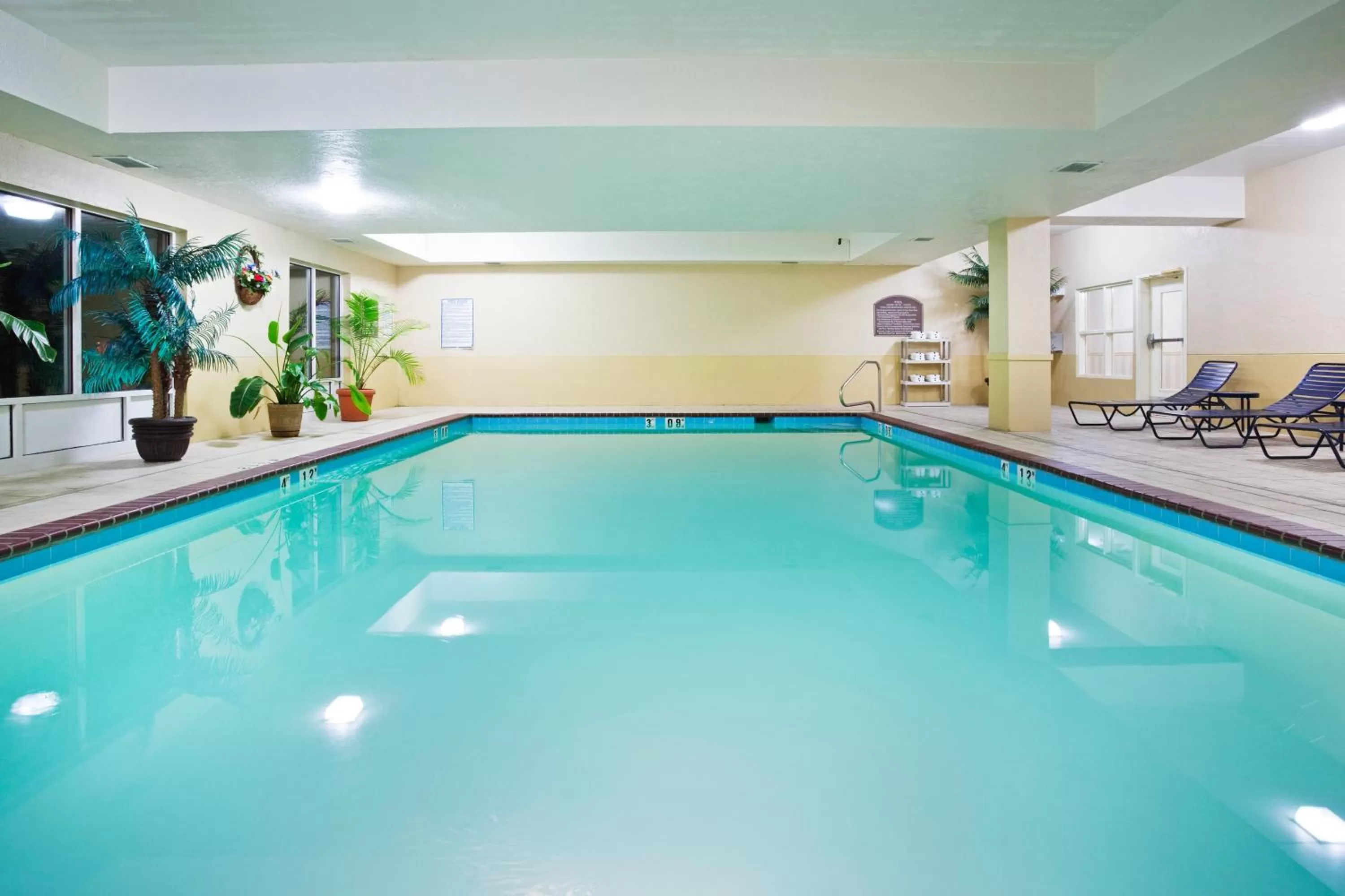 Swimming pool in Holiday Inn Express Hotel & Suites London by IHG