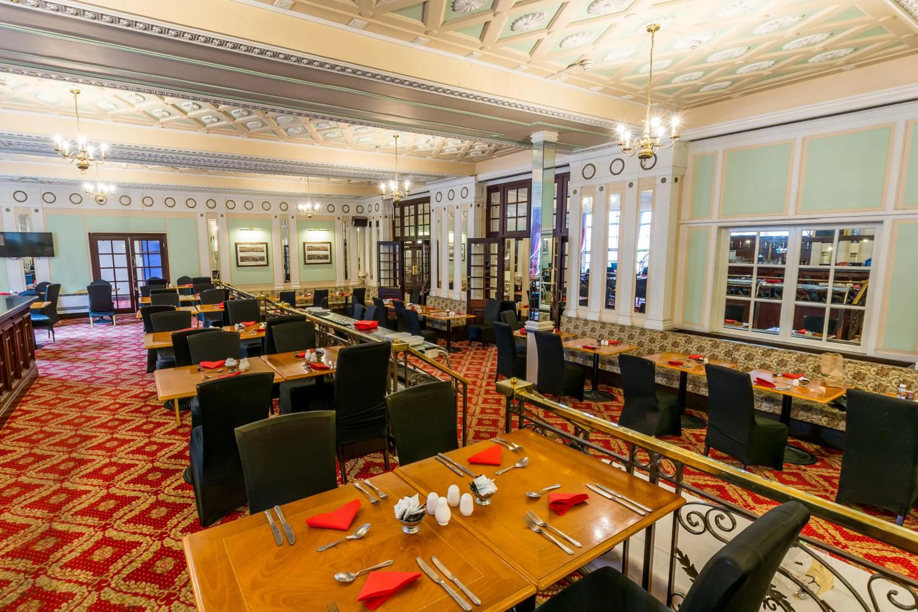 Restaurant/places to eat in Adelphi Hotel