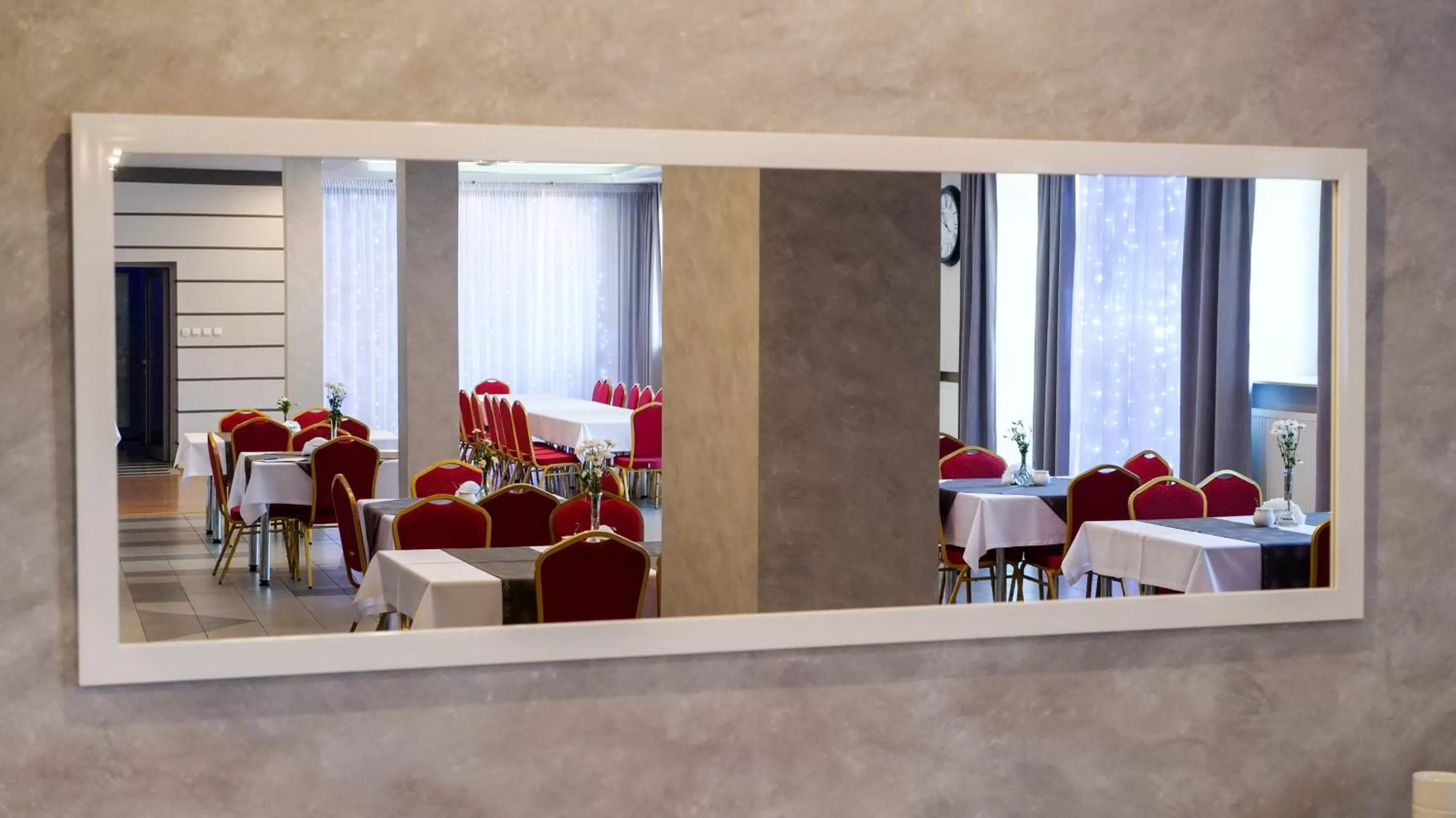 Restaurant/Places to Eat in Hotel Duet