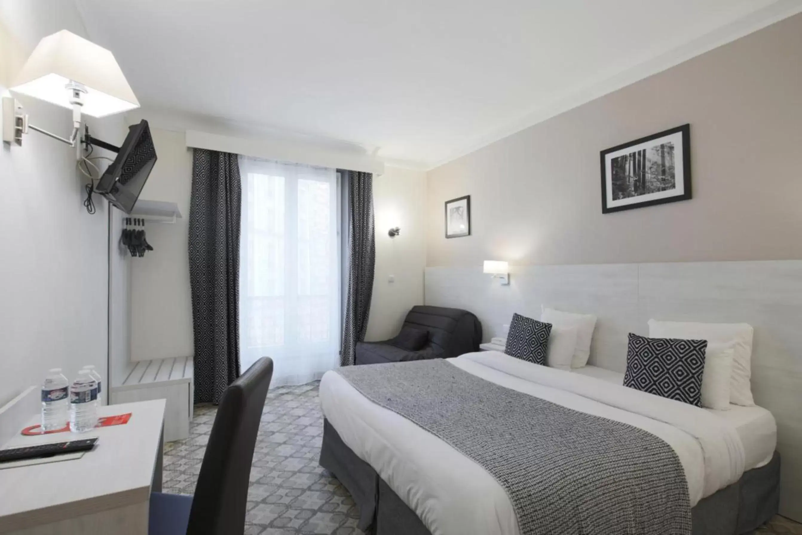 Superior Double Room in Grand Hôtel Des Gobelins Superior Double Room in Grand Hôtel Des Gobelins