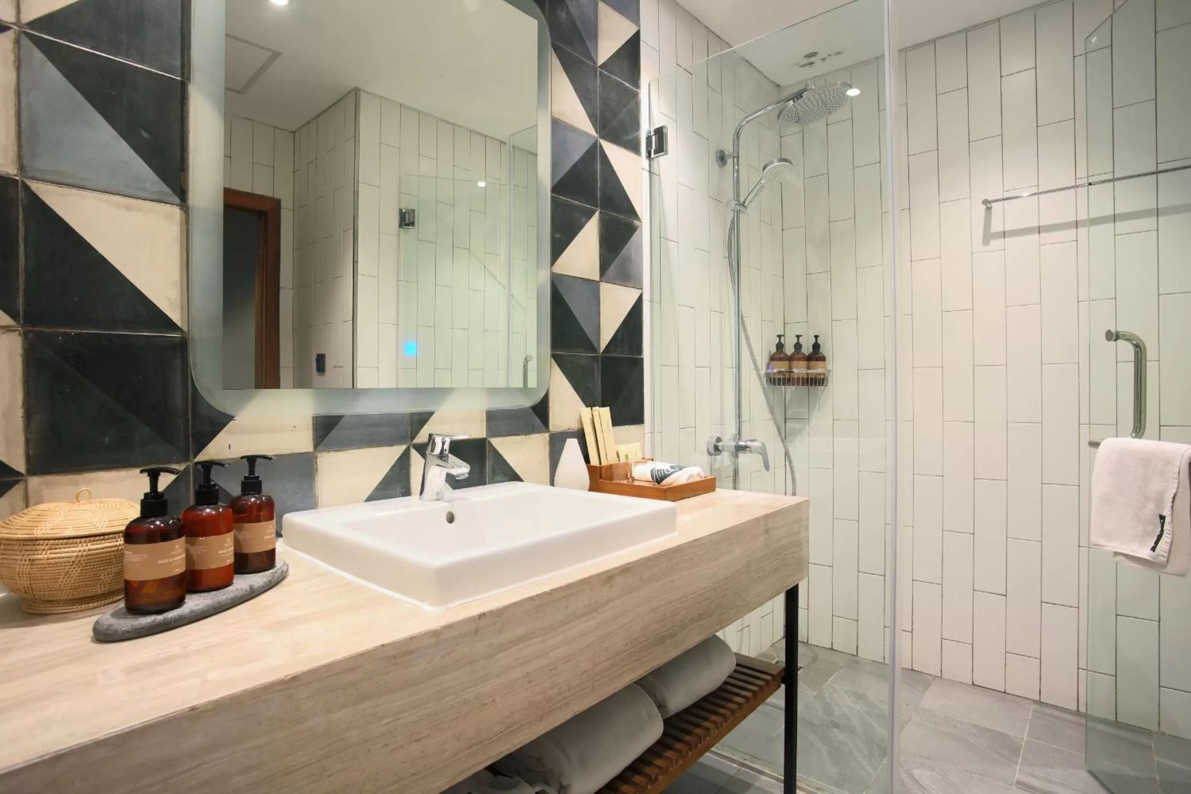 Shower in Baitong Hotel & Resort Phnom Penh