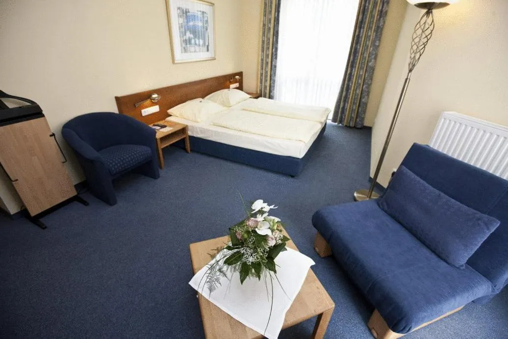 Photo of the whole room, Bed in Hotel Rheinpark Rees