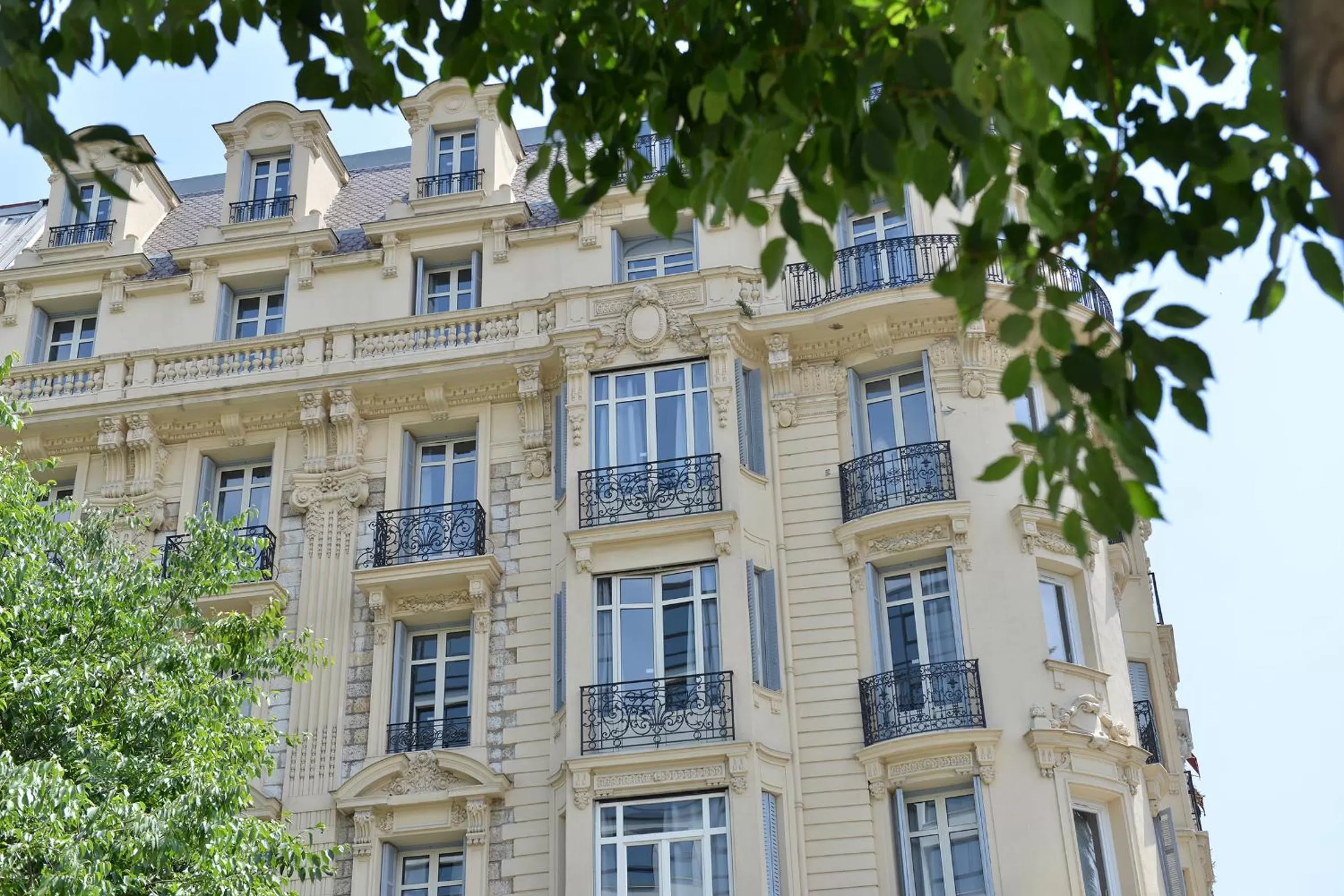 Facade/entrance in Hotel La Villa Nice Victor Hugo